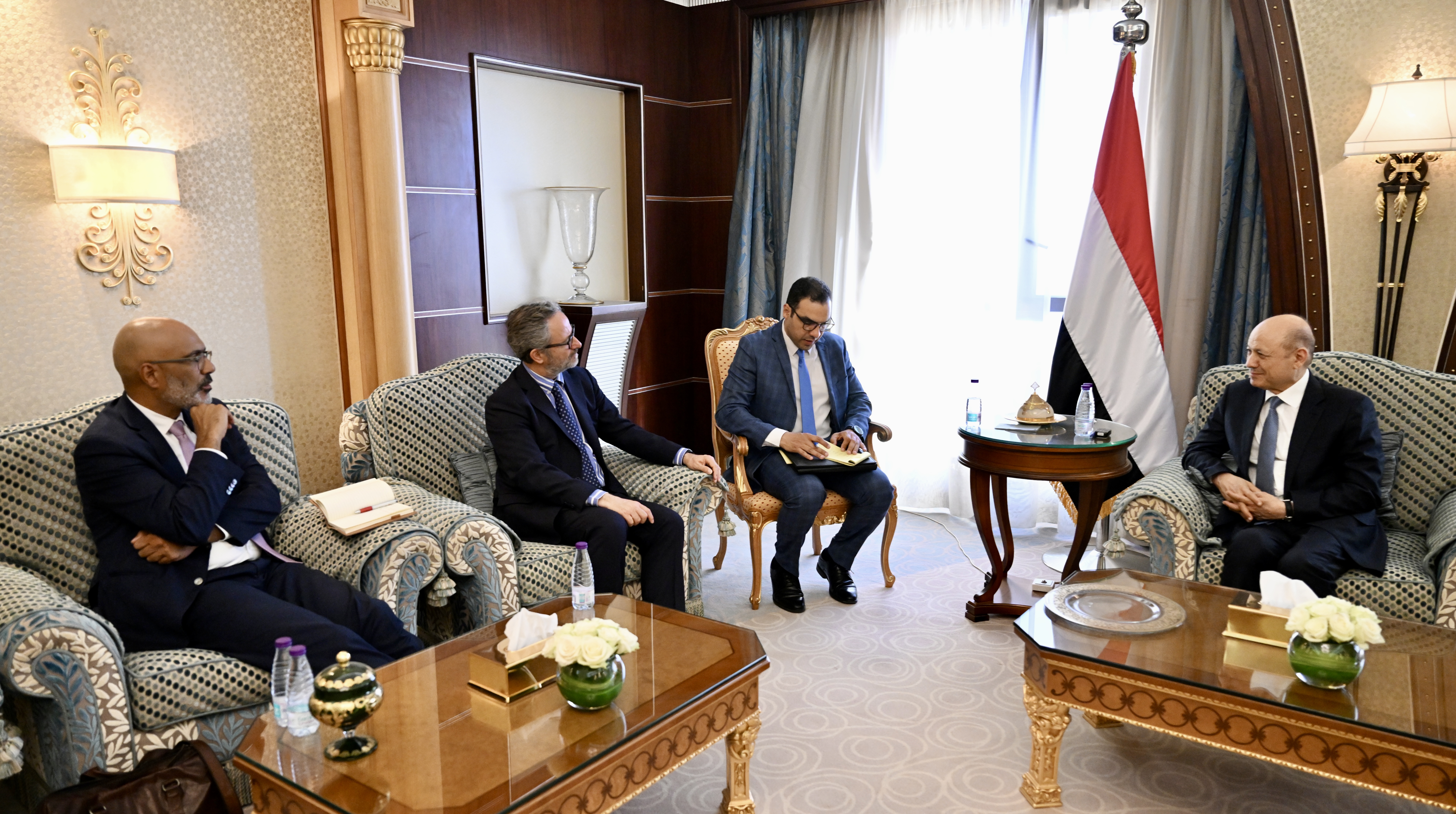 President al-Alimi receives Ambassadors of European Union, the Netherlands