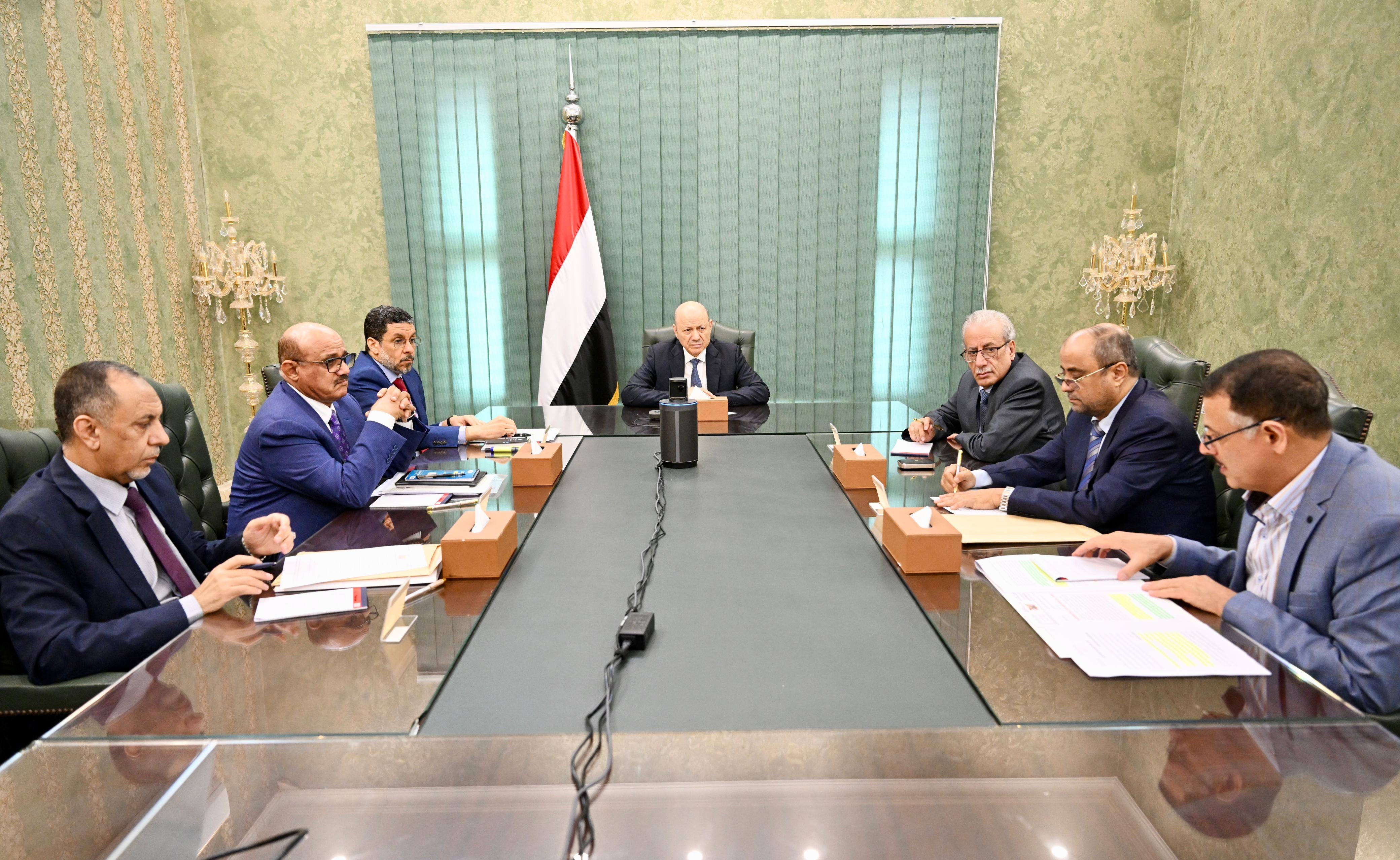 PRESIDENT AL-ALIMI MEETS WITH PRIME MINISTER, GOVERNOR OF THE CENTRAL BANK, AND MINISTERS AND OFFICIALS CONCERNED WITH ECONOMIC AFFAIRS