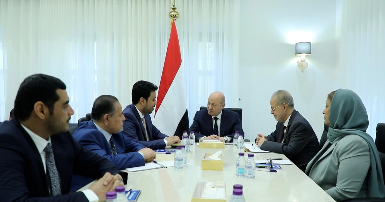 President Al-Alimi meets with leadership of Consultation and Reconciliation Commission