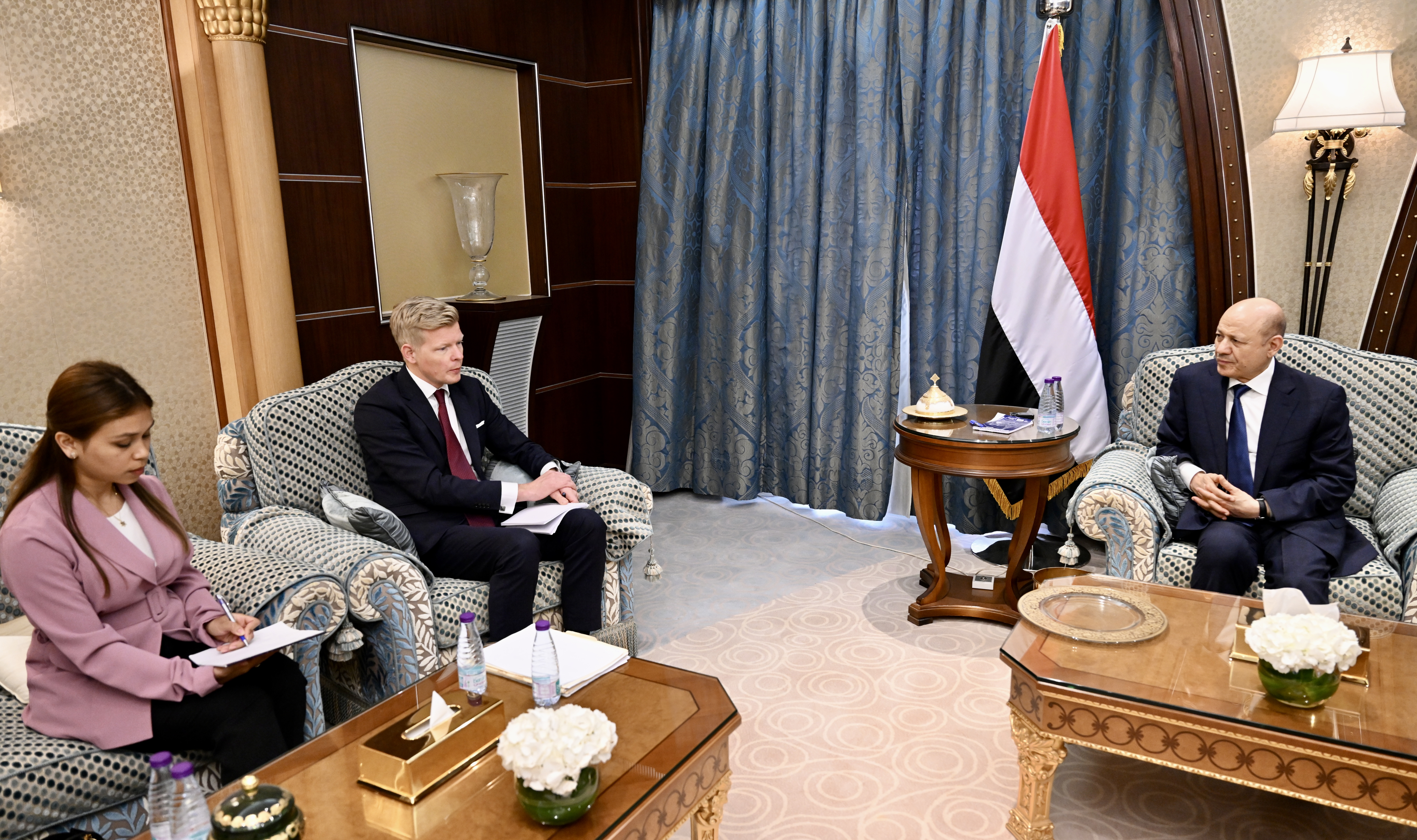 President Al-Alimi receives UN envoy for Yemen