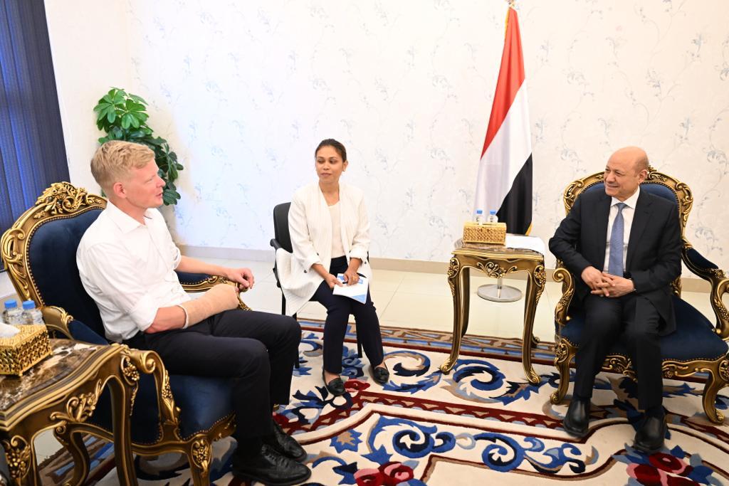 The Chairman of the Presidential Leadership Council receives the UN Special Envoy for Yemen in Aden