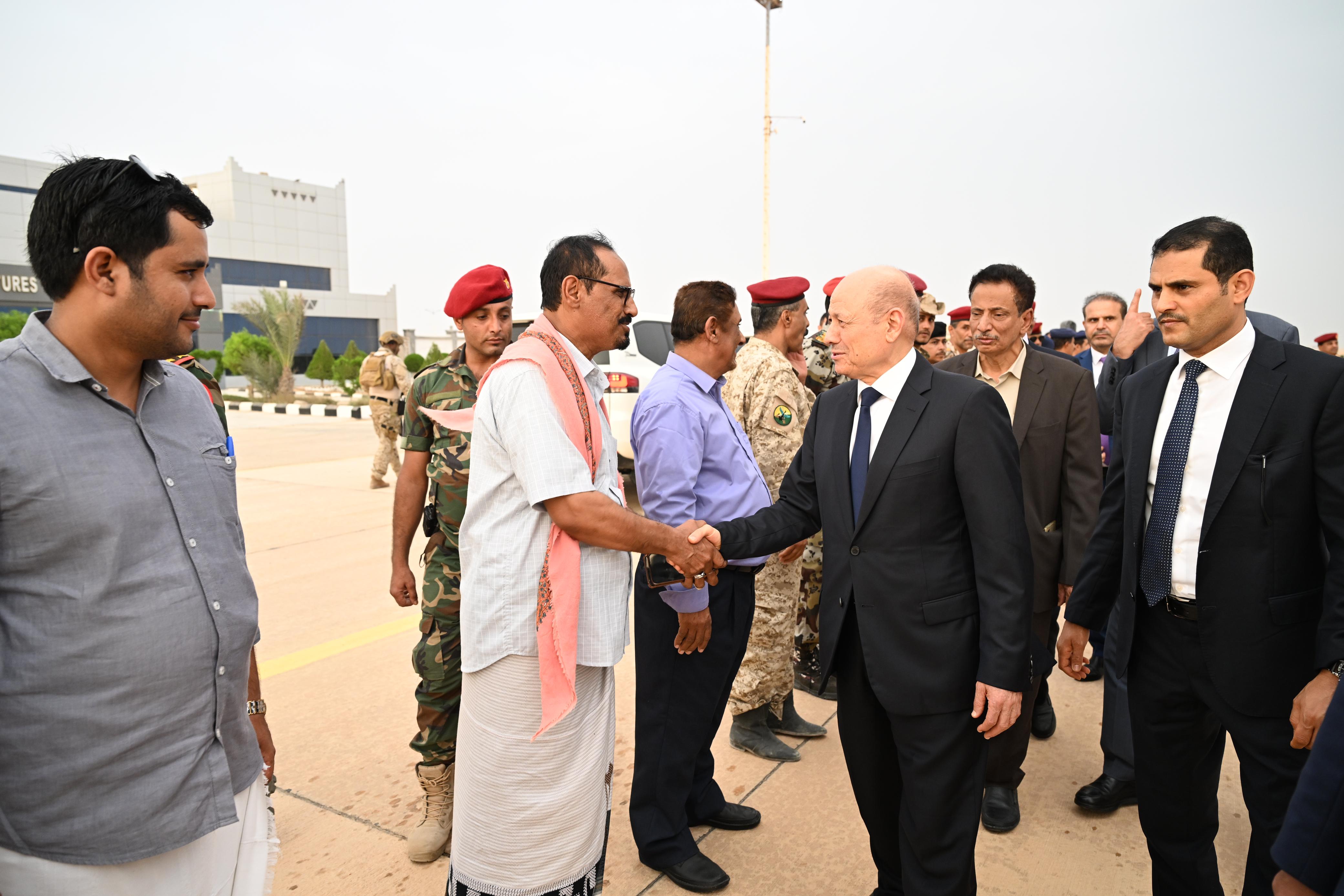 PRESIDENT ARRIVES IN AL-MAHARA GOVERNORATE TO FOLLOW UP ON THE REPERCUSSIONS OF THE HURRICANE   22 Oct 2023