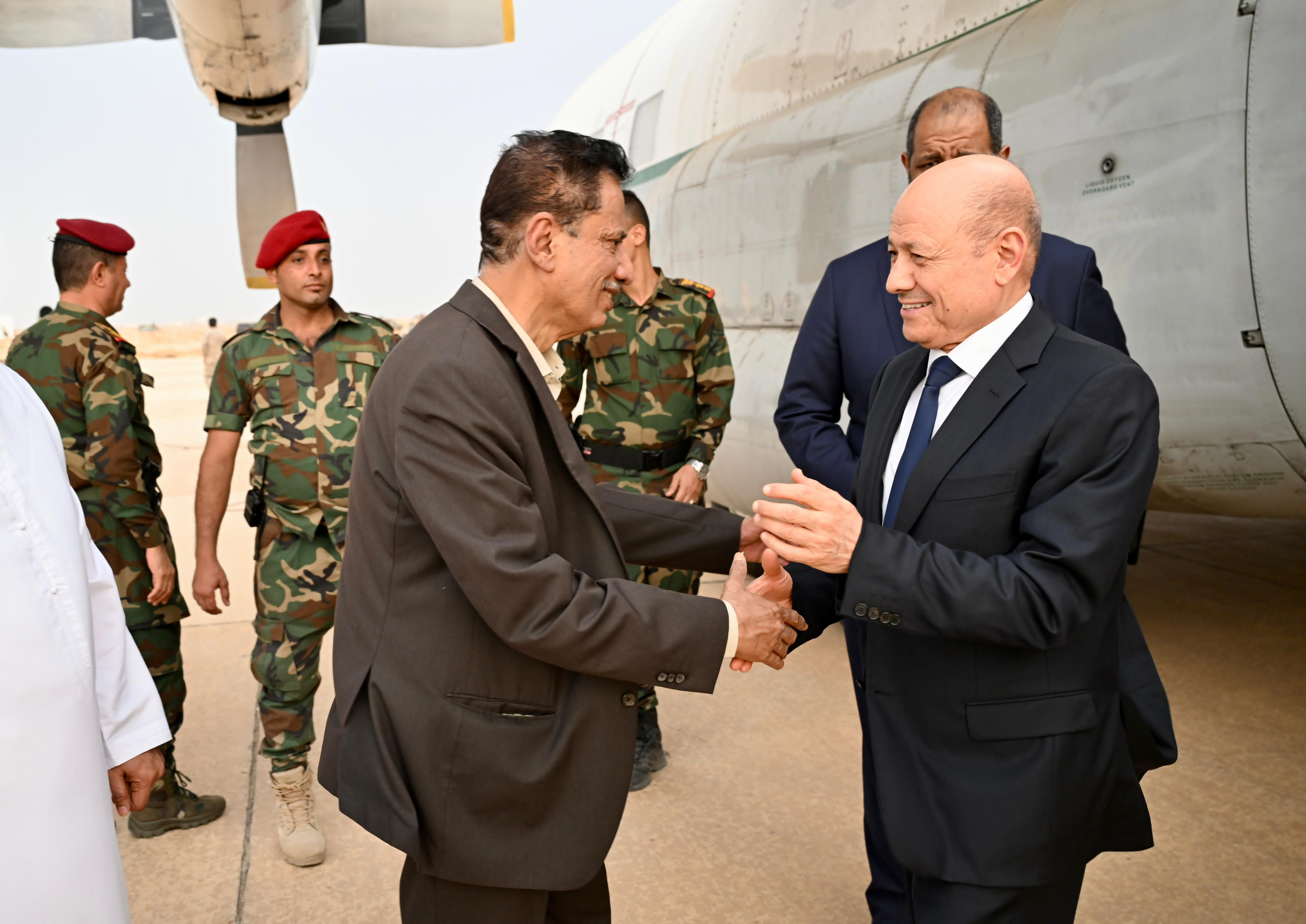 PRESIDENT ARRIVES IN AL-MAHARA GOVERNORATE TO FOLLOW UP ON THE REPERCUSSIONS OF THE HURRICANE   22 Oct 2023