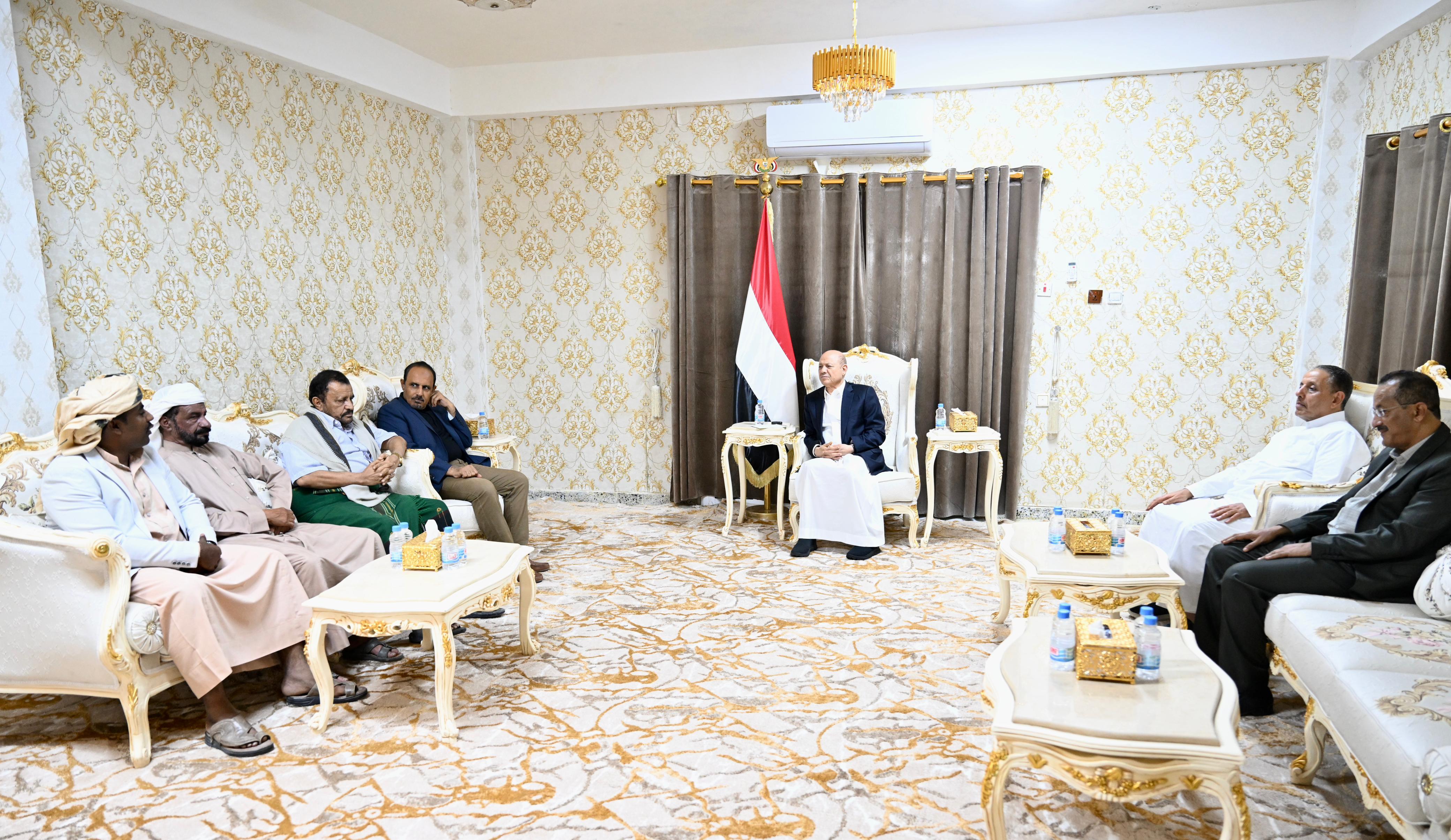 PRESIDENT PRAISES HONORABLE POSITIONS OF HADRAMAUT CITIZENS FOR SUPPORTING THOSE AFFECTED BY “TEJ” IN AL-MAHRA  29 Oct 2023