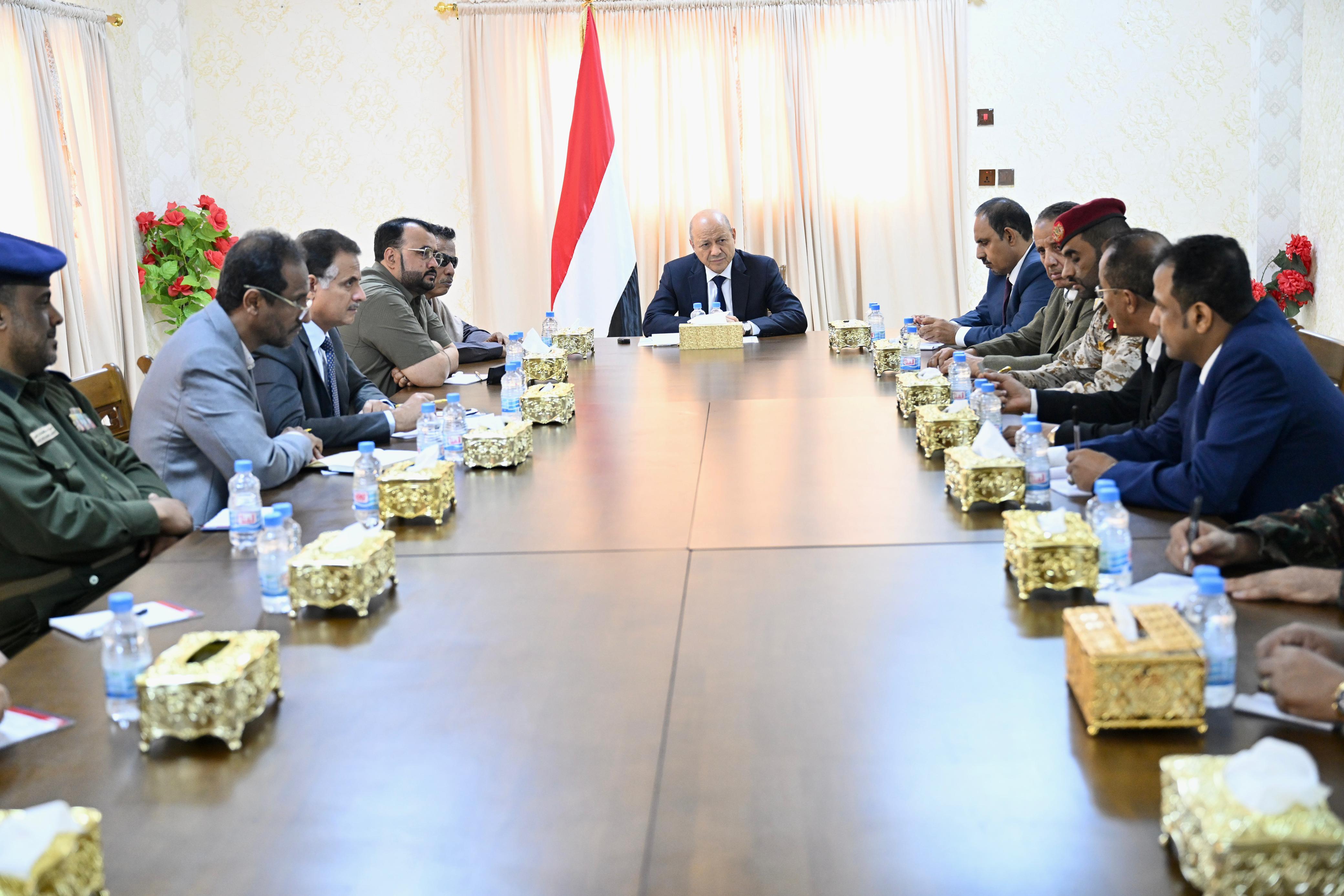 PRESIDENT AL-ALIMI HOLDS JOINT MEETING WITH THE TWO LOCAL AUTHORITIES OF HADRAMOUT AND AL-MAHRA GOVERNORATES   28 Oct 2023