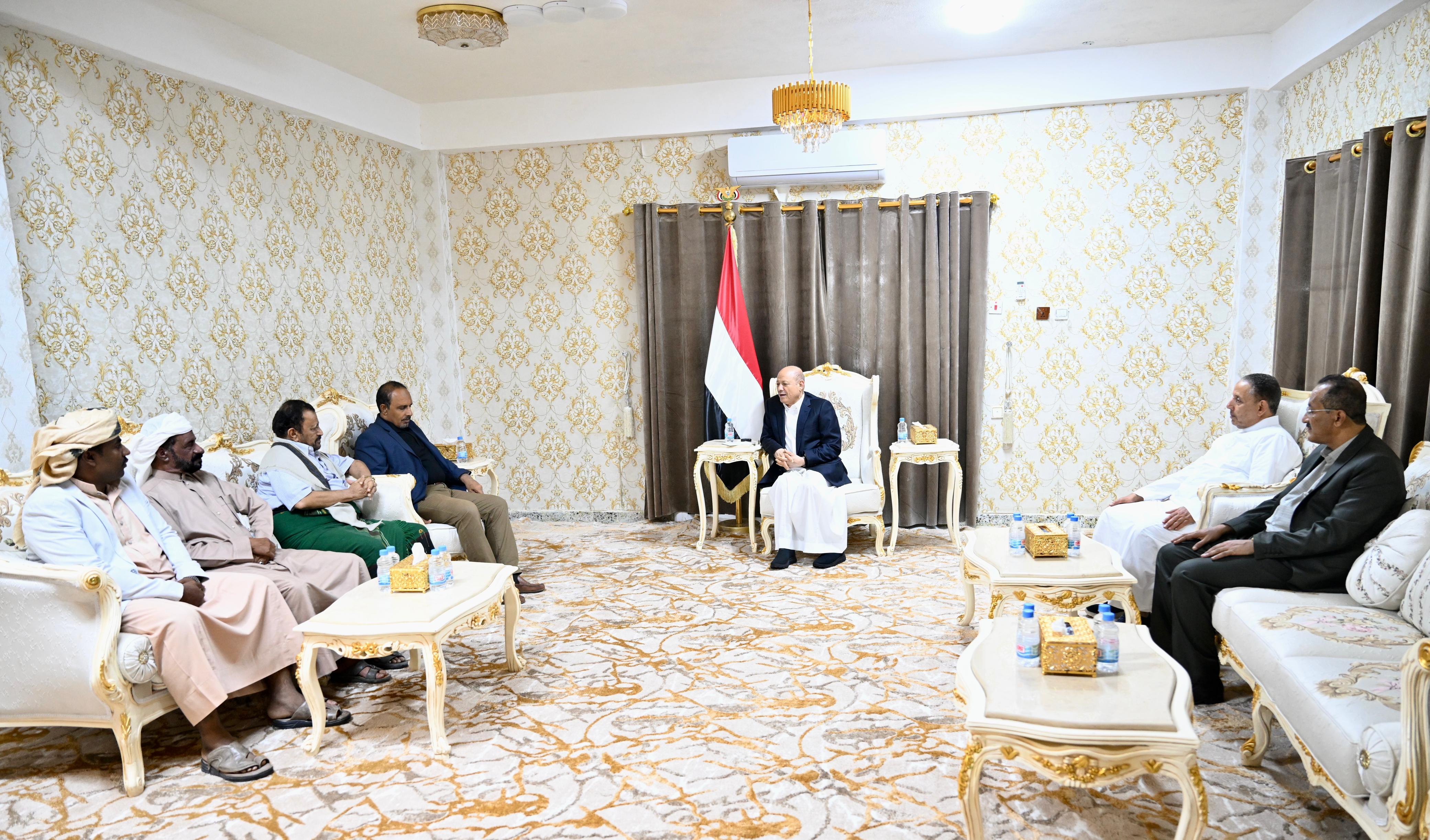 PRESIDENT PRAISES HONORABLE POSITIONS OF HADRAMAUT CITIZENS FOR SUPPORTING THOSE AFFECTED BY “TEJ” IN AL-MAHRA  29 Oct 2023