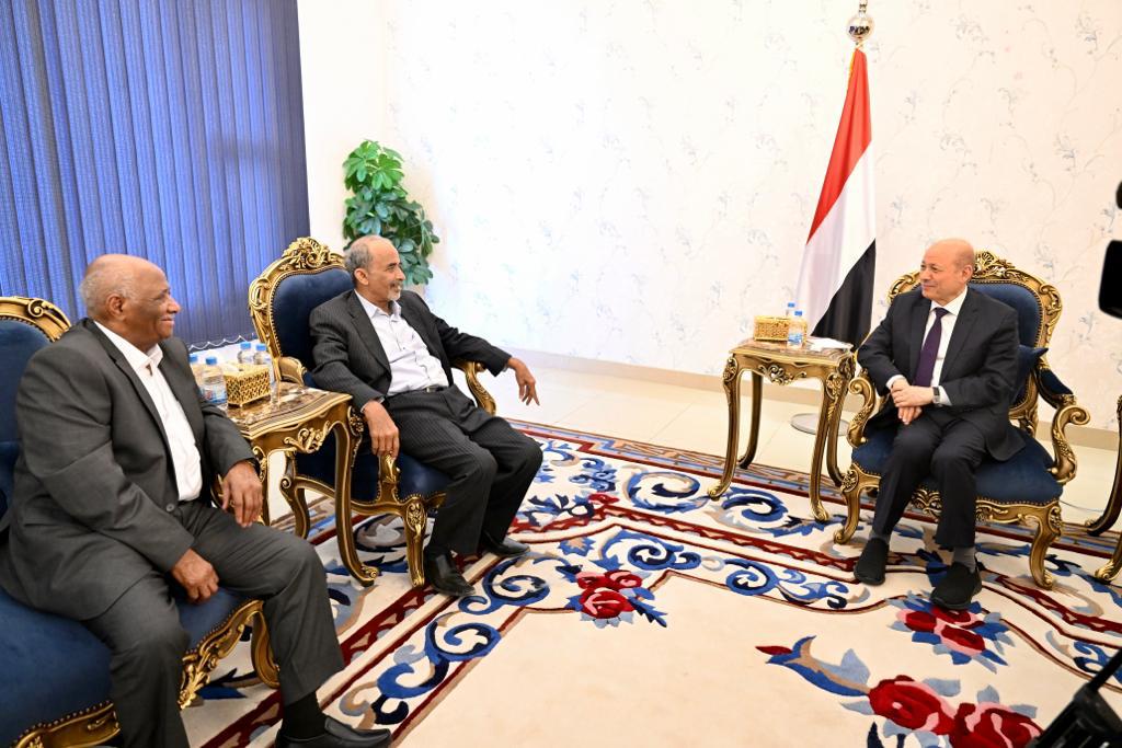 President al- Alimi receives Maj.-Gen Mahmoud Al-Subaihi and Faisal Rajab