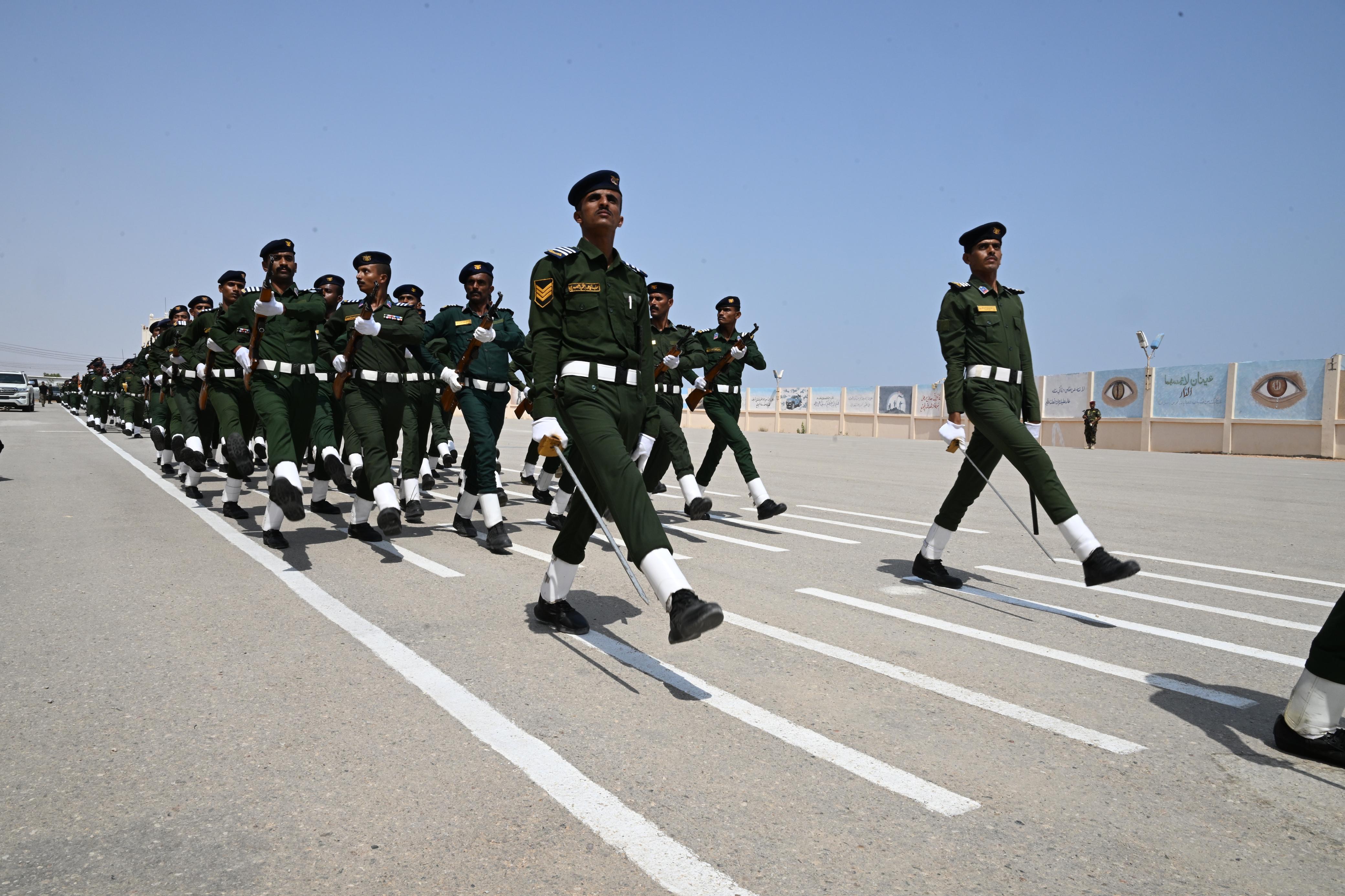 PRESIDENT AL-ALIMI ALONG WITH ABDULLAH AL-ALIMI AND OTHMAN MUJLI VISIT HADHRAMAUT POLICE COLLEGE (1)