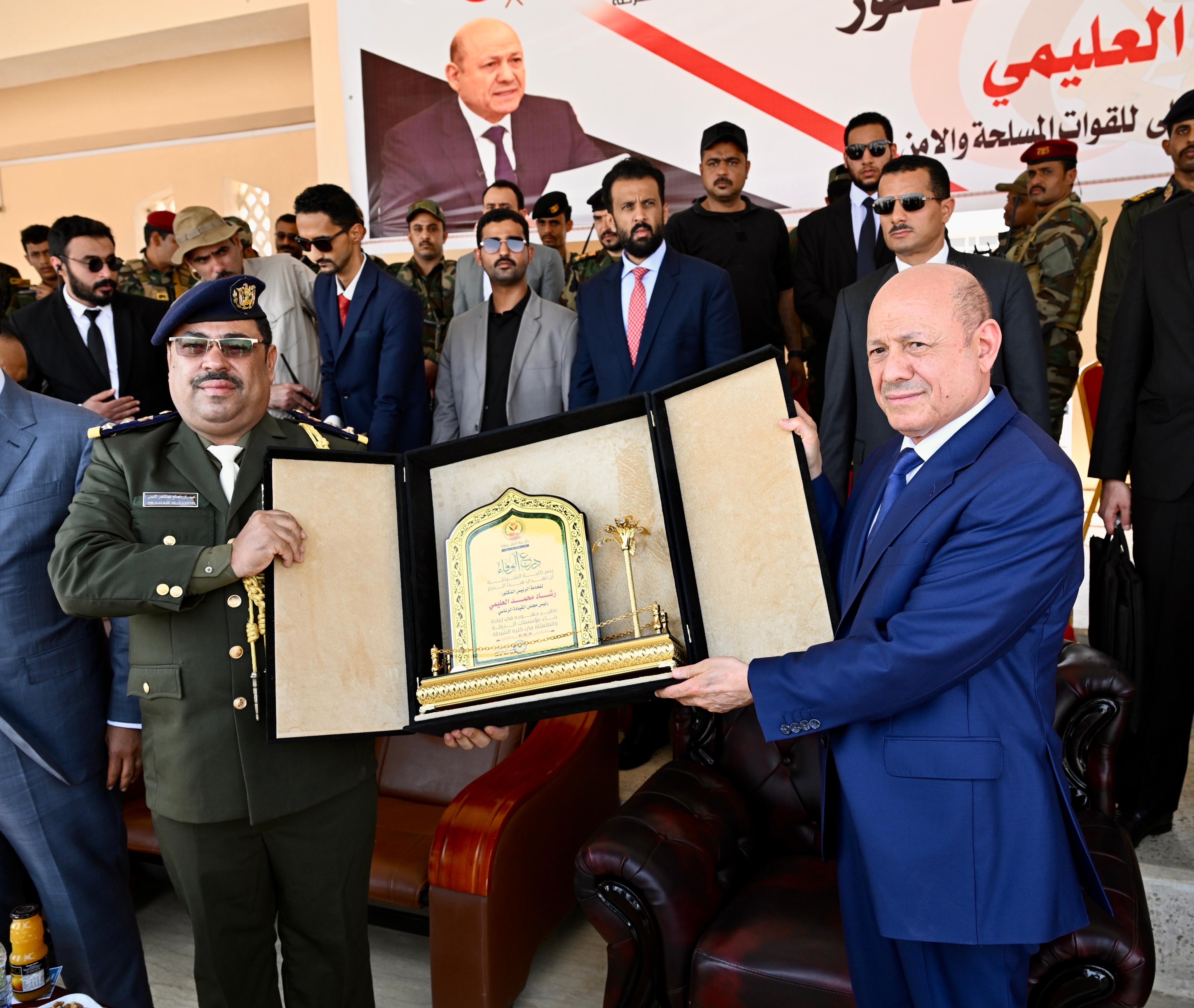 PRESIDENT AL-ALIMI ALONG WITH ABDULLAH AL-ALIMI AND OTHMAN MUJLI VISIT HADHRAMAUT POLICE COLLEGE (2)