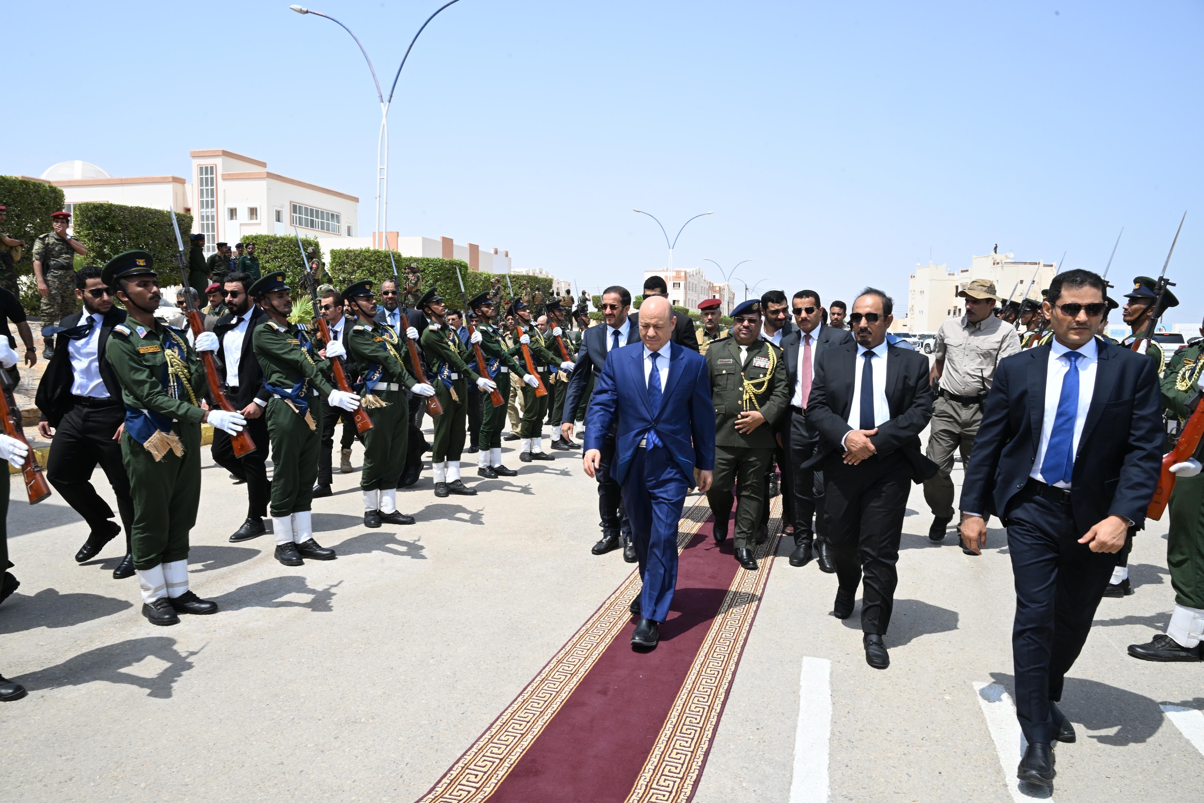 PRESIDENT AL-ALIMI ALONG WITH ABDULLAH AL-ALIMI AND OTHMAN MUJLI VISIT HADHRAMAUT POLICE COLLEGE (2)