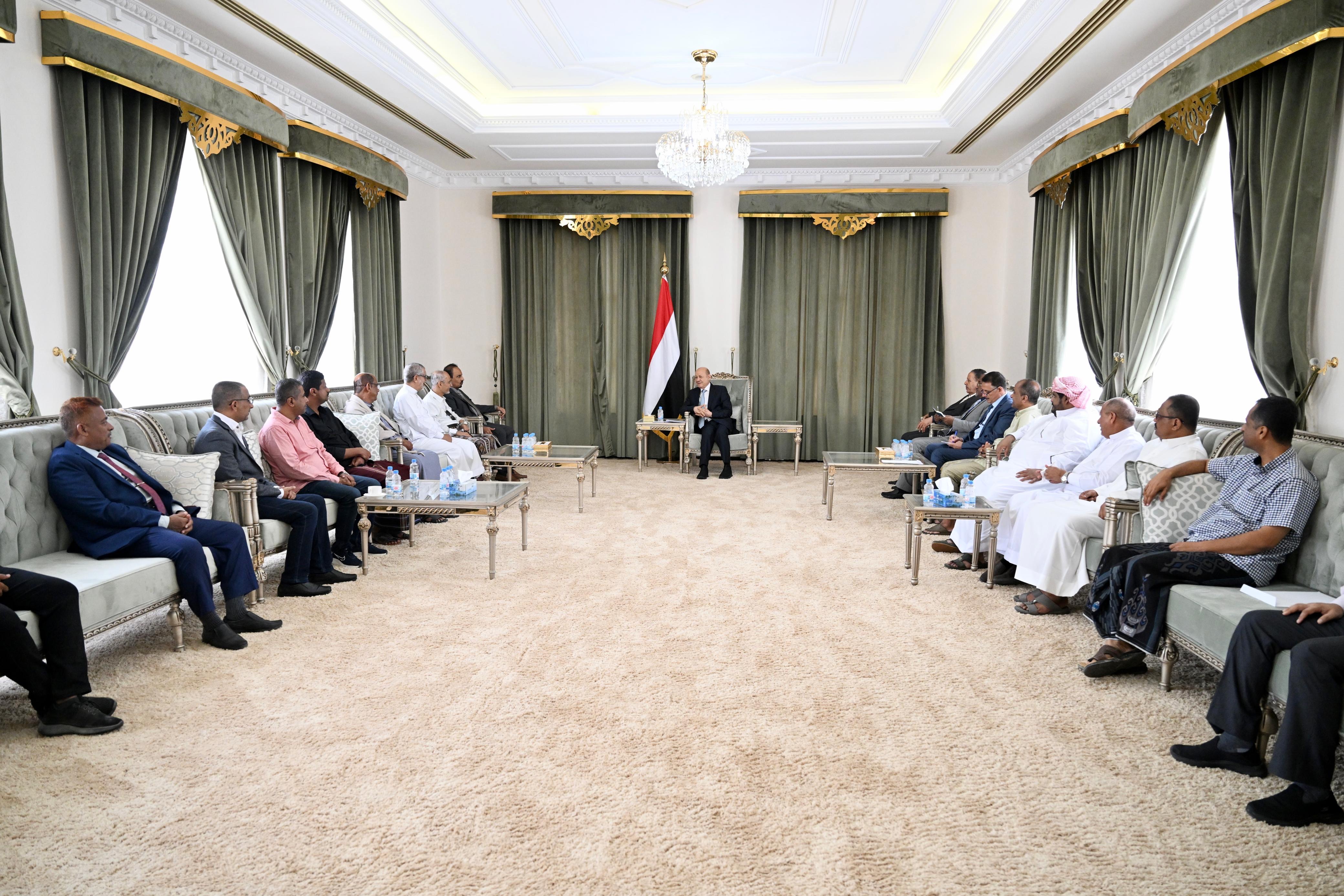 PRESIDENT AL-ALIMI RECEIVES BUSINESSMEN IN HADHRAMAUT GOVERNORATE