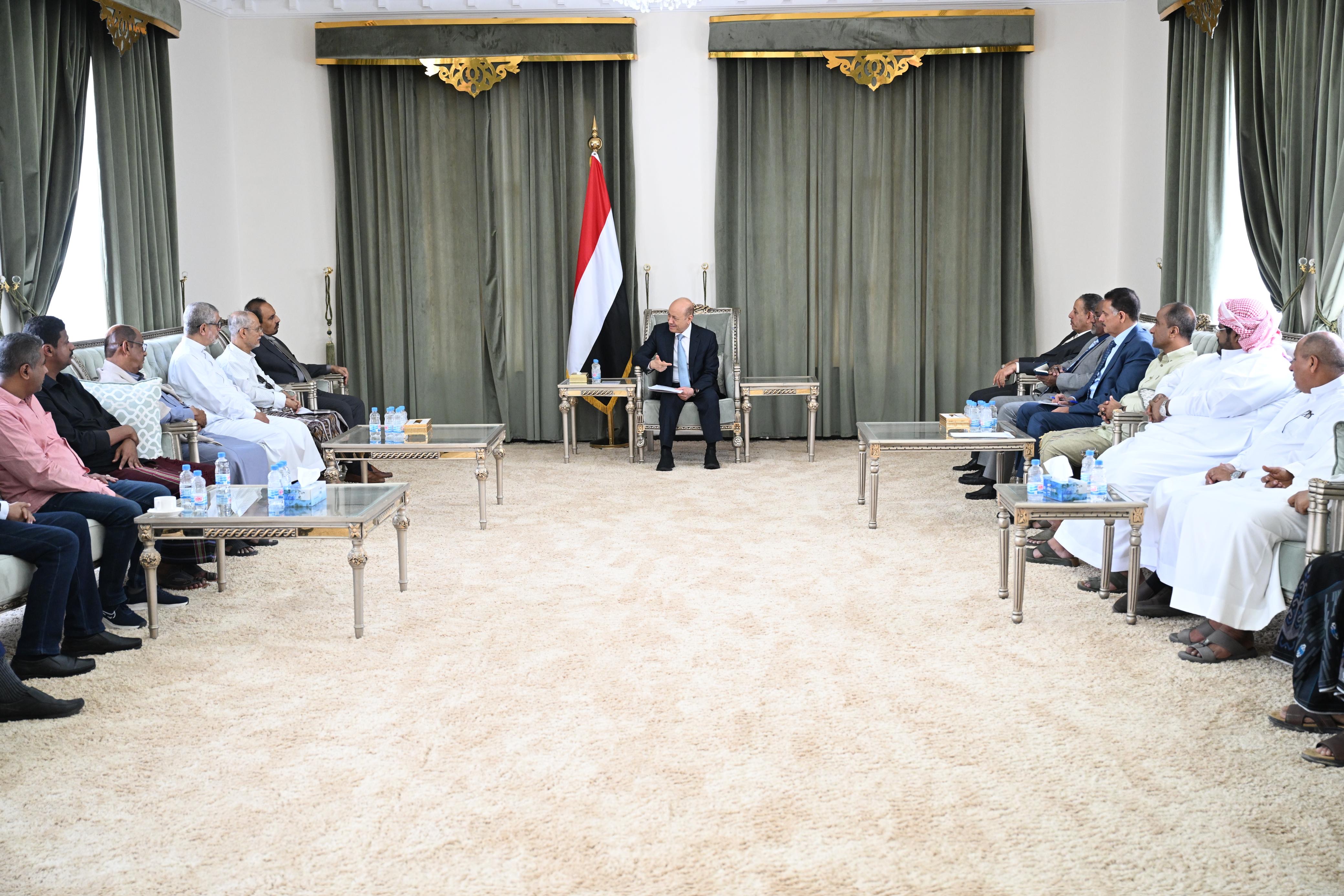 PRESIDENT AL-ALIMI RECEIVES BUSINESSMEN IN HADHRAMAUT GOVERNORATE