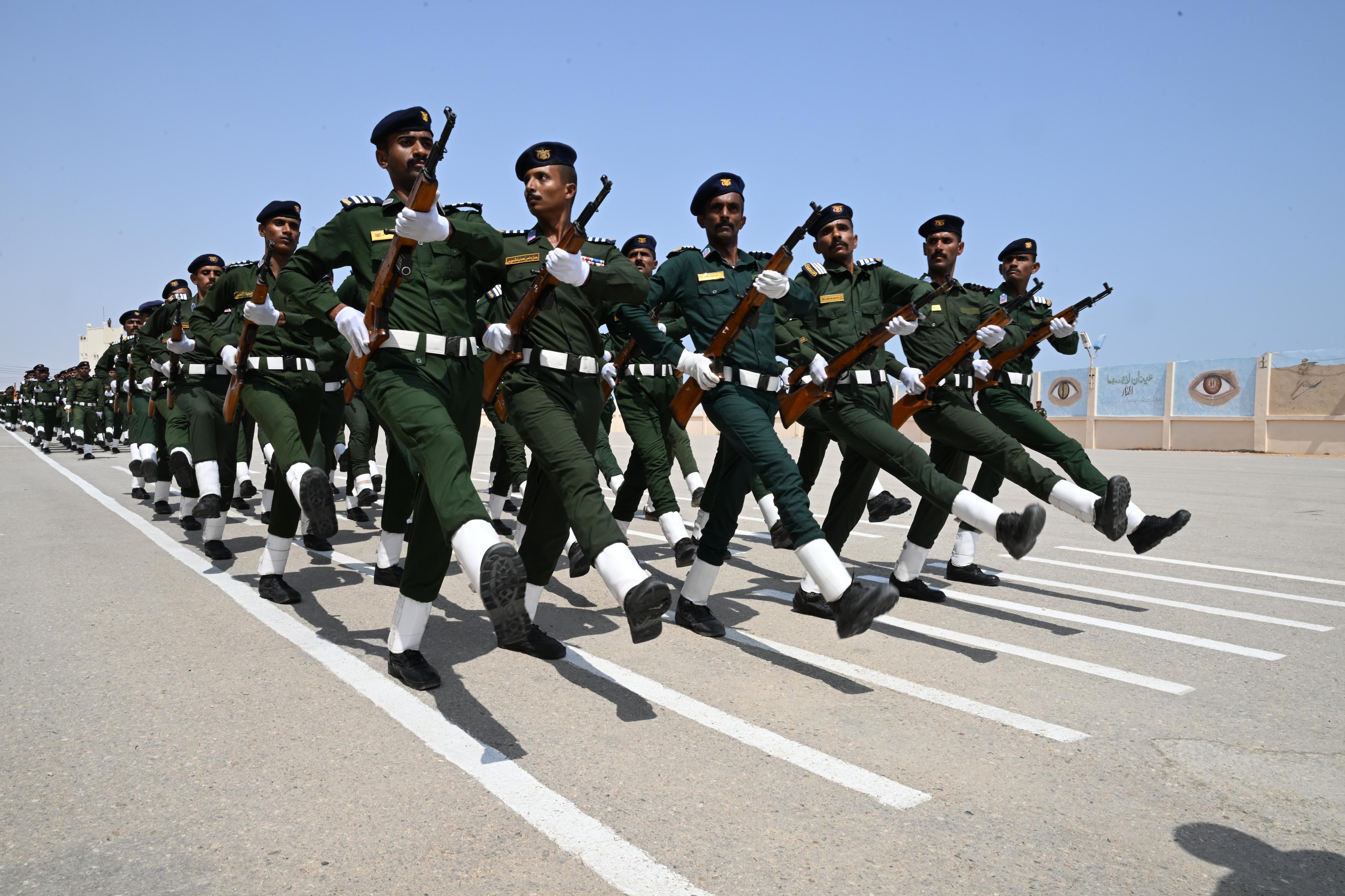 PRESIDENT AL-ALIMI ALONG WITH ABDULLAH AL-ALIMI AND OTHMAN MUJLI VISIT HADHRAMAUT POLICE COLLEGE (1)