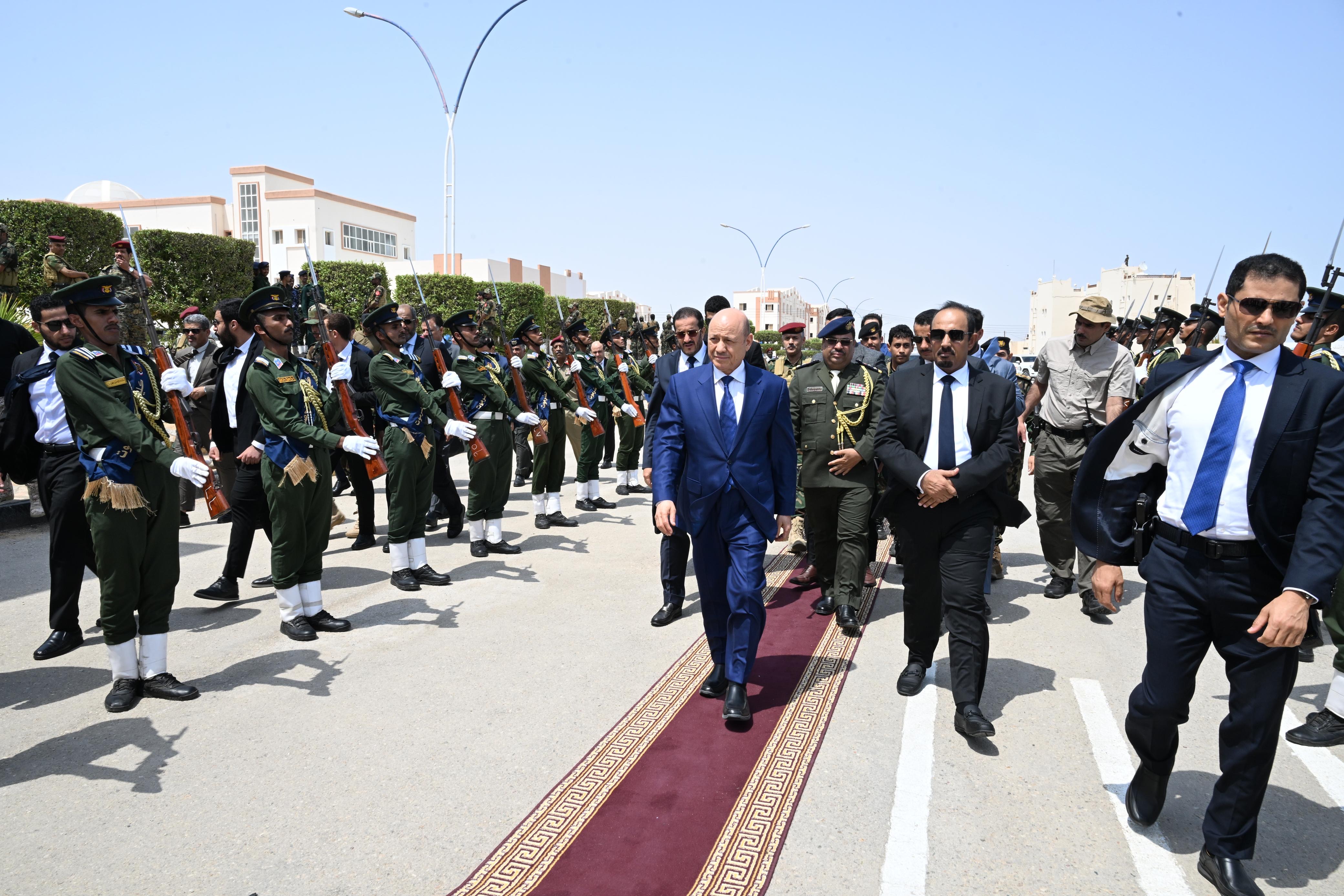 PRESIDENT AL-ALIMI ALONG WITH ABDULLAH AL-ALIMI AND OTHMAN MUJLI VISIT HADHRAMAUT POLICE COLLEGE (2)