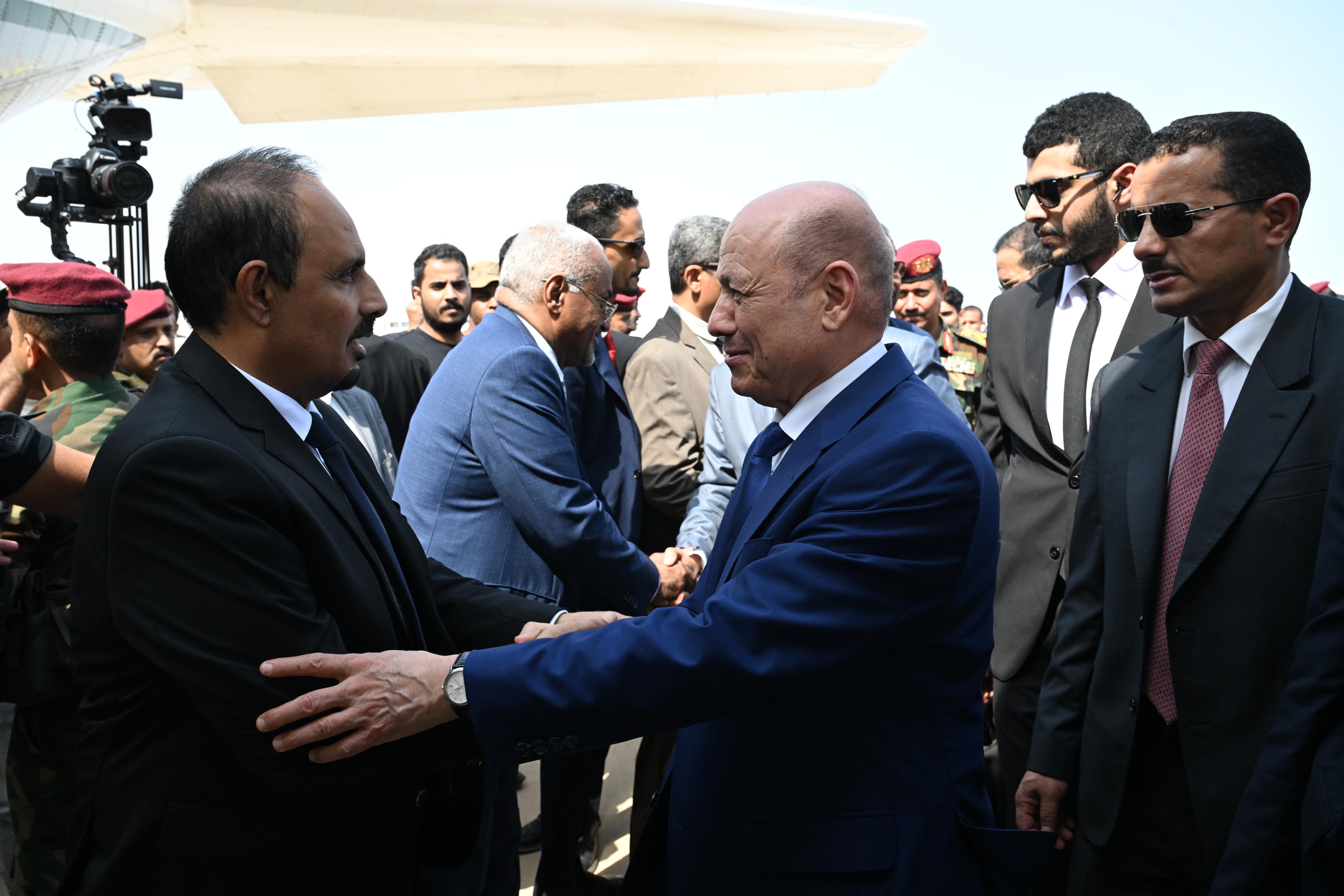 PRESIDENT AL-ALIMI ALONG WITH ABDULLAH AL-ALIMI AND OTHMAN MUJLI VISIT HADHRAMAUT POLICE COLLEGE (2)