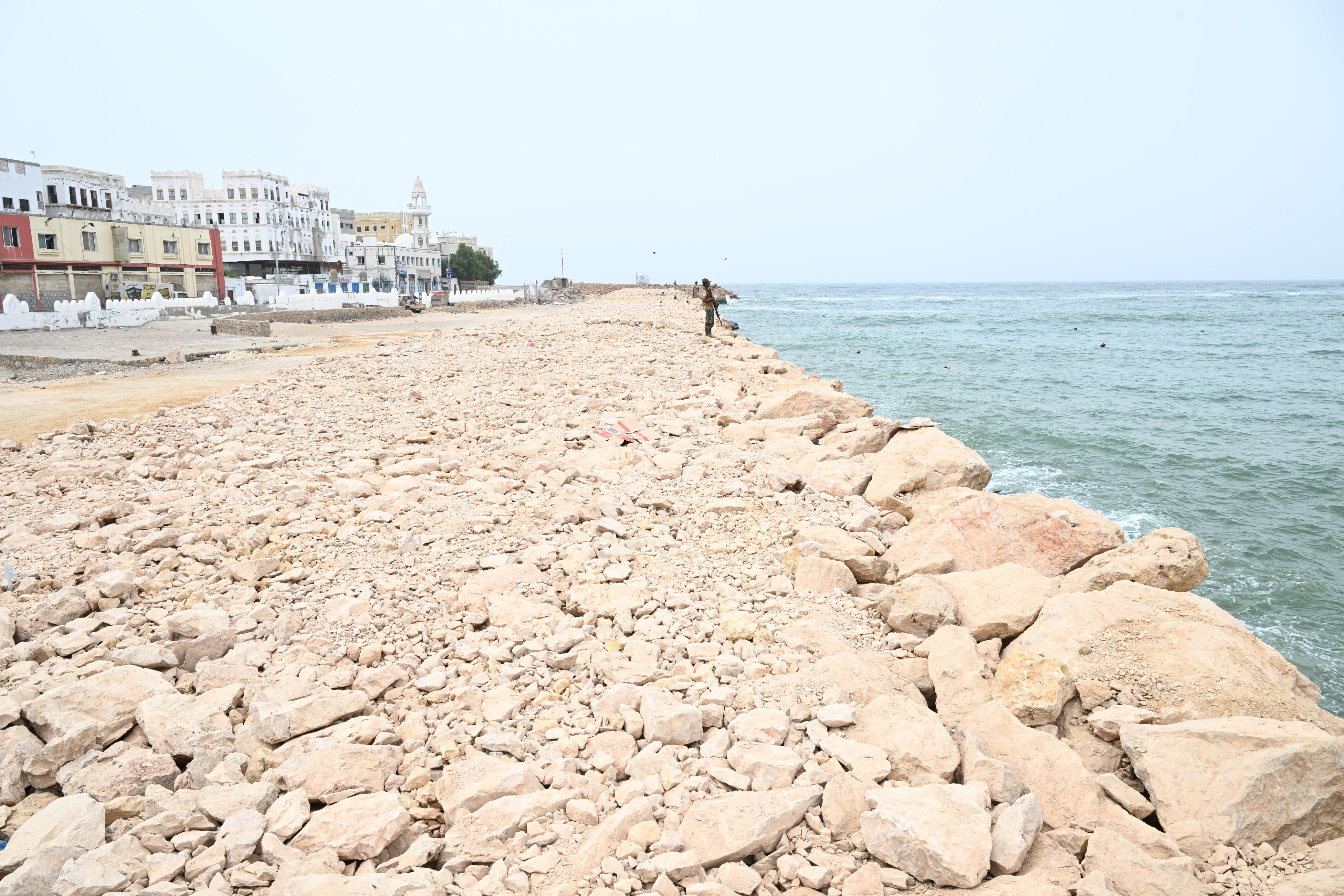 PRESIDENT AL-ALIMI INSPECTS NUMBER OF DEVELOPMENT PROJECTS IN AL MUKALLA