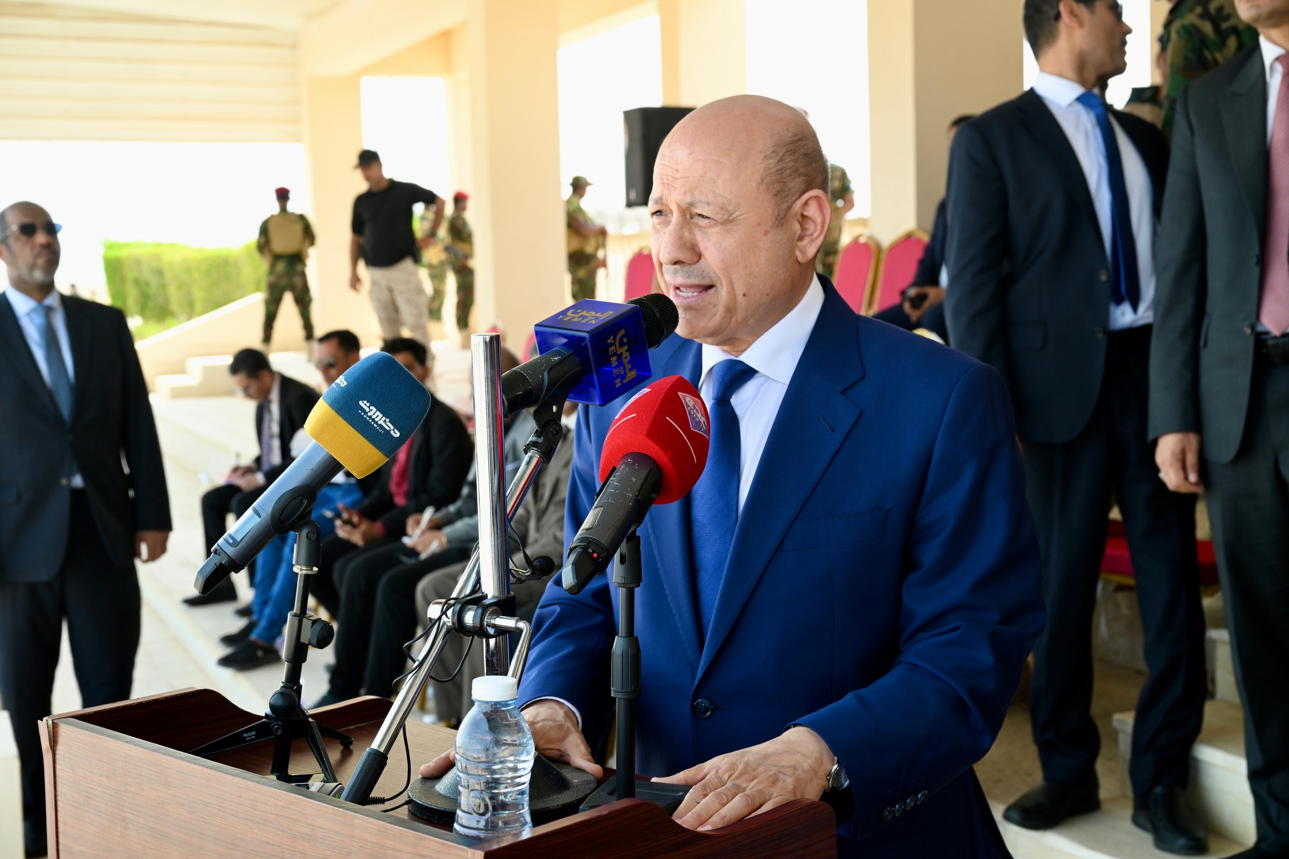 PRESIDENT AL-ALIMI ALONG WITH ABDULLAH AL-ALIMI AND OTHMAN MUJLI VISIT HADHRAMAUT POLICE COLLEGE (1)