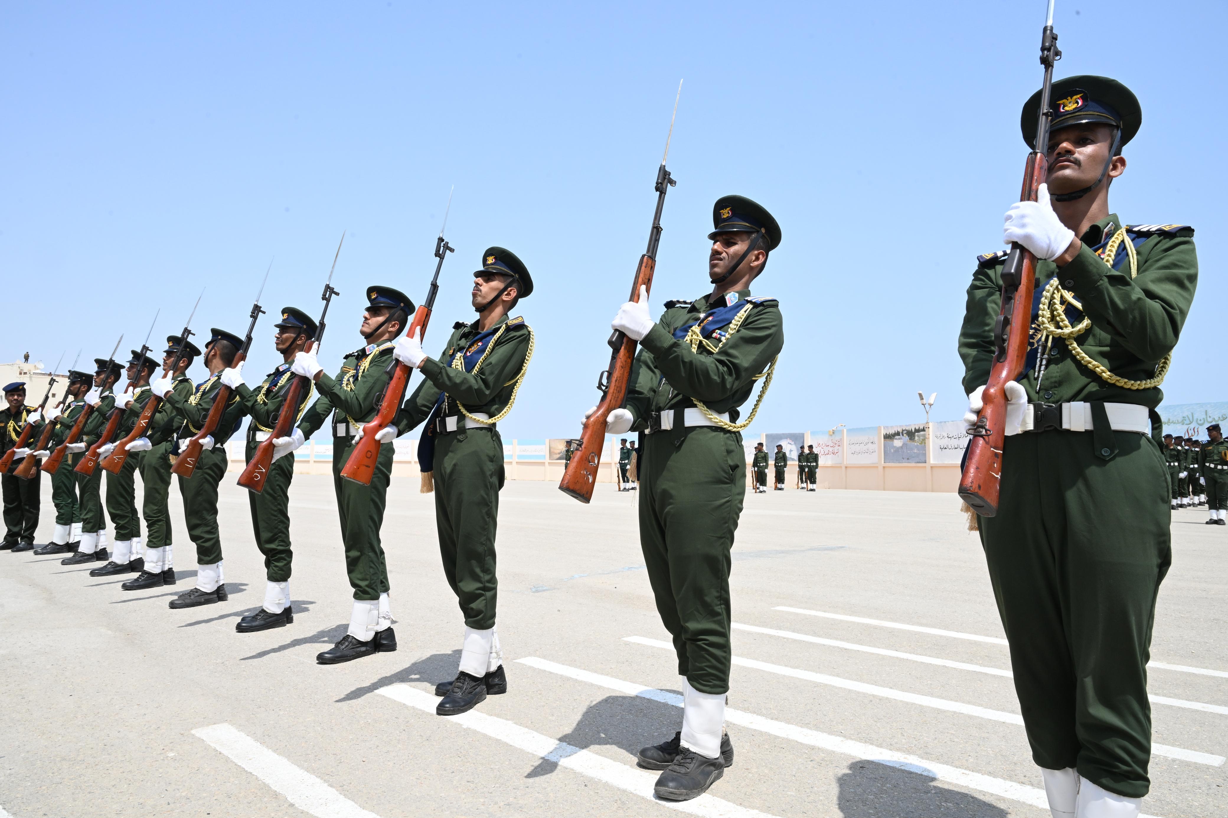 PRESIDENT AL-ALIMI ALONG WITH ABDULLAH AL-ALIMI AND OTHMAN MUJLI VISIT HADHRAMAUT POLICE COLLEGE (1)