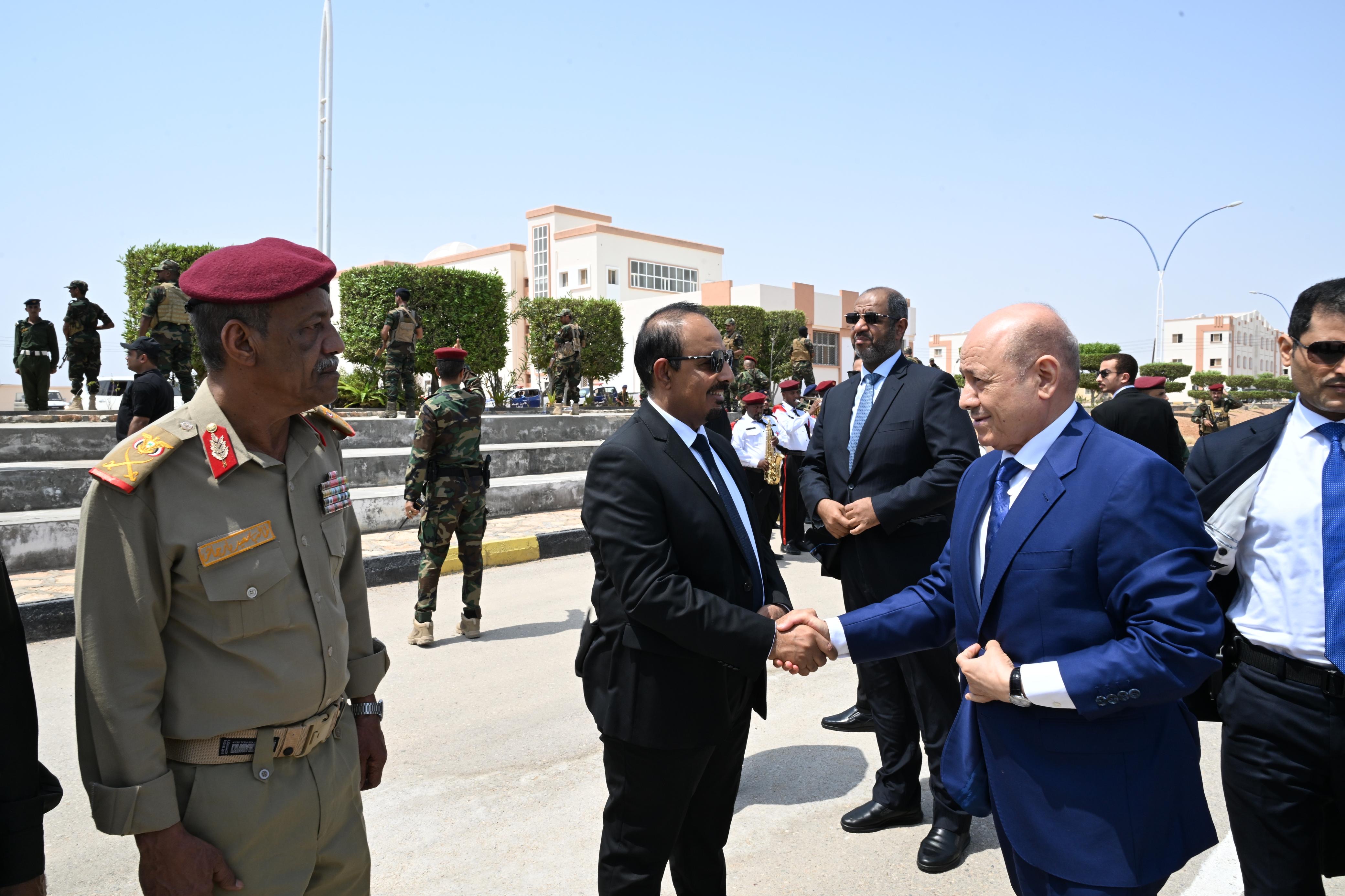 PRESIDENT AL-ALIMI ALONG WITH ABDULLAH AL-ALIMI AND OTHMAN MUJLI VISIT HADHRAMAUT POLICE COLLEGE (2)