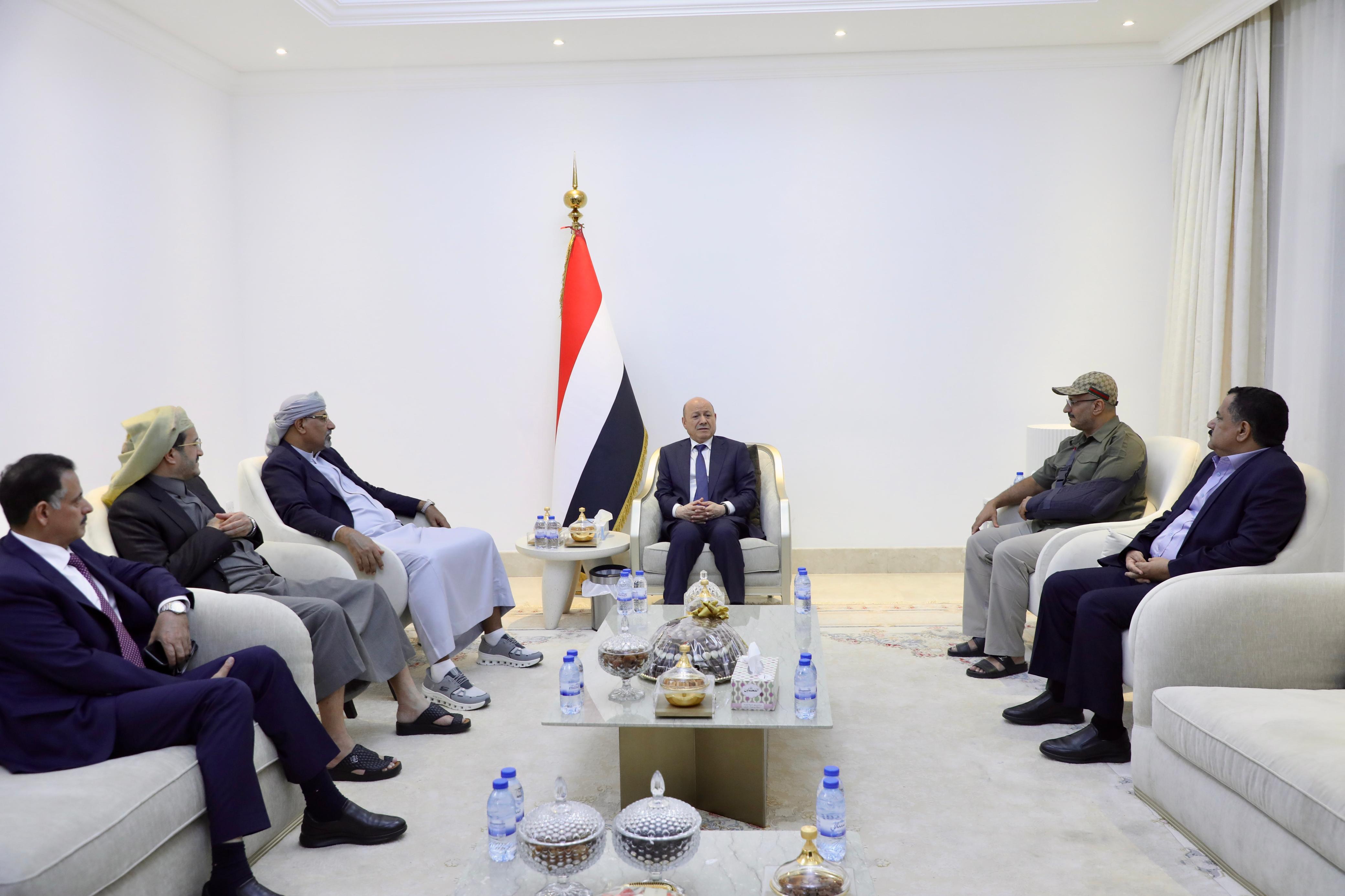 President Al-Alimi Visits Council Member Tariq Saleh to Check on His Health