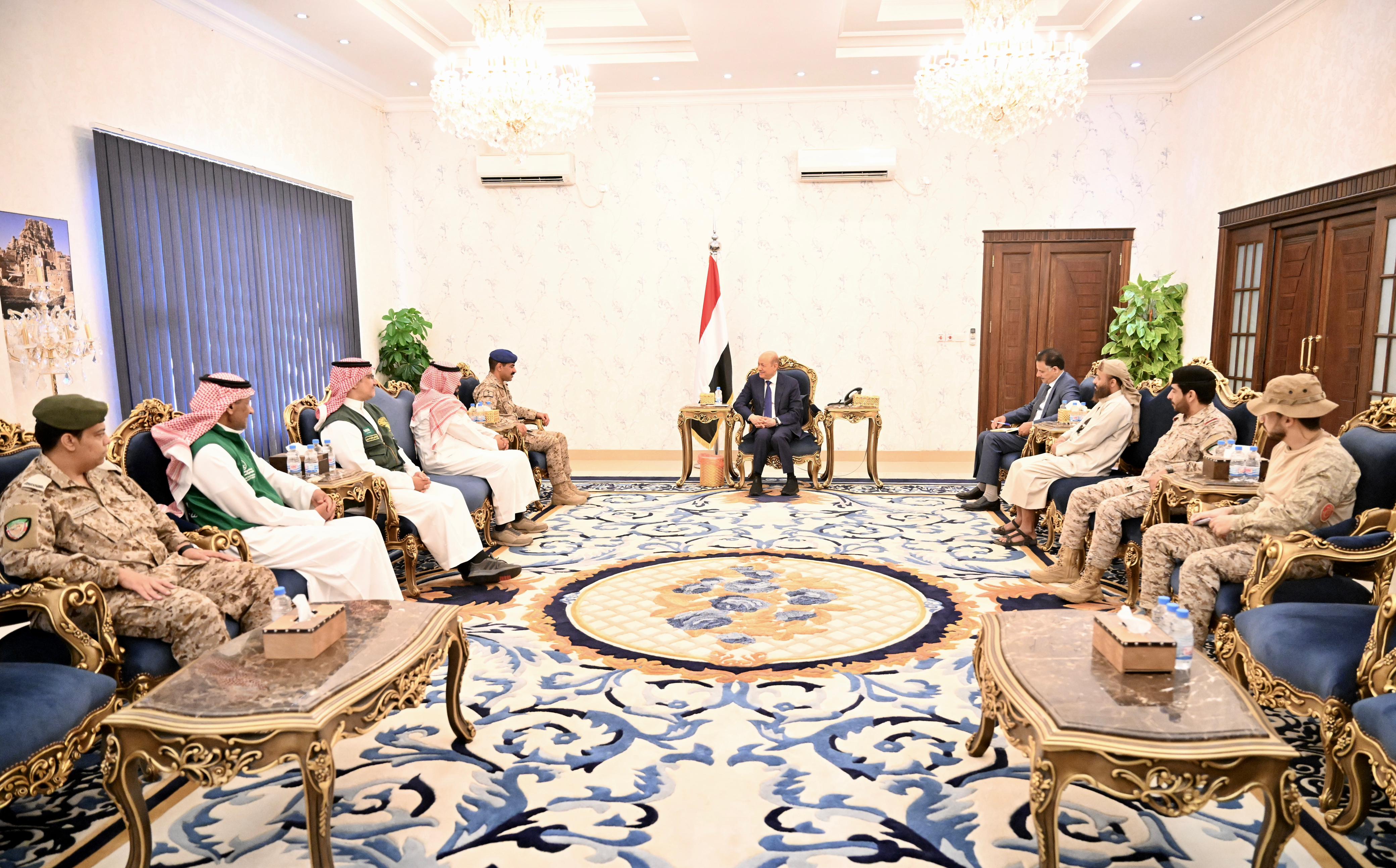 President Al- Alimi receives a delegation from Joint Forces Command