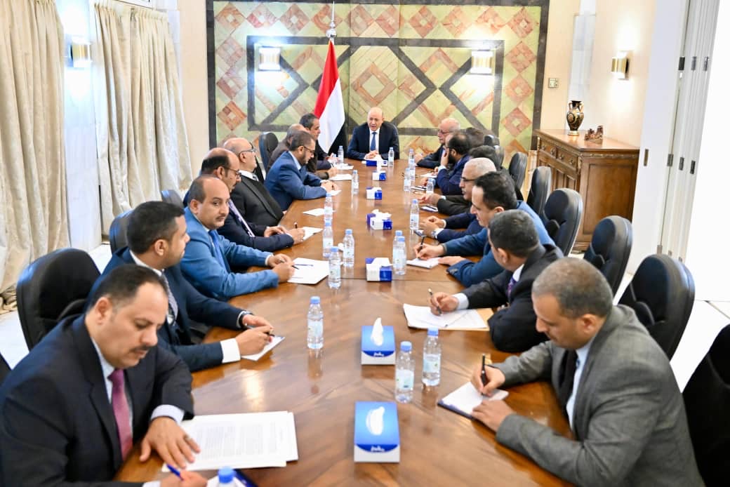 President Al-Alimi meets with the leaders of political parties