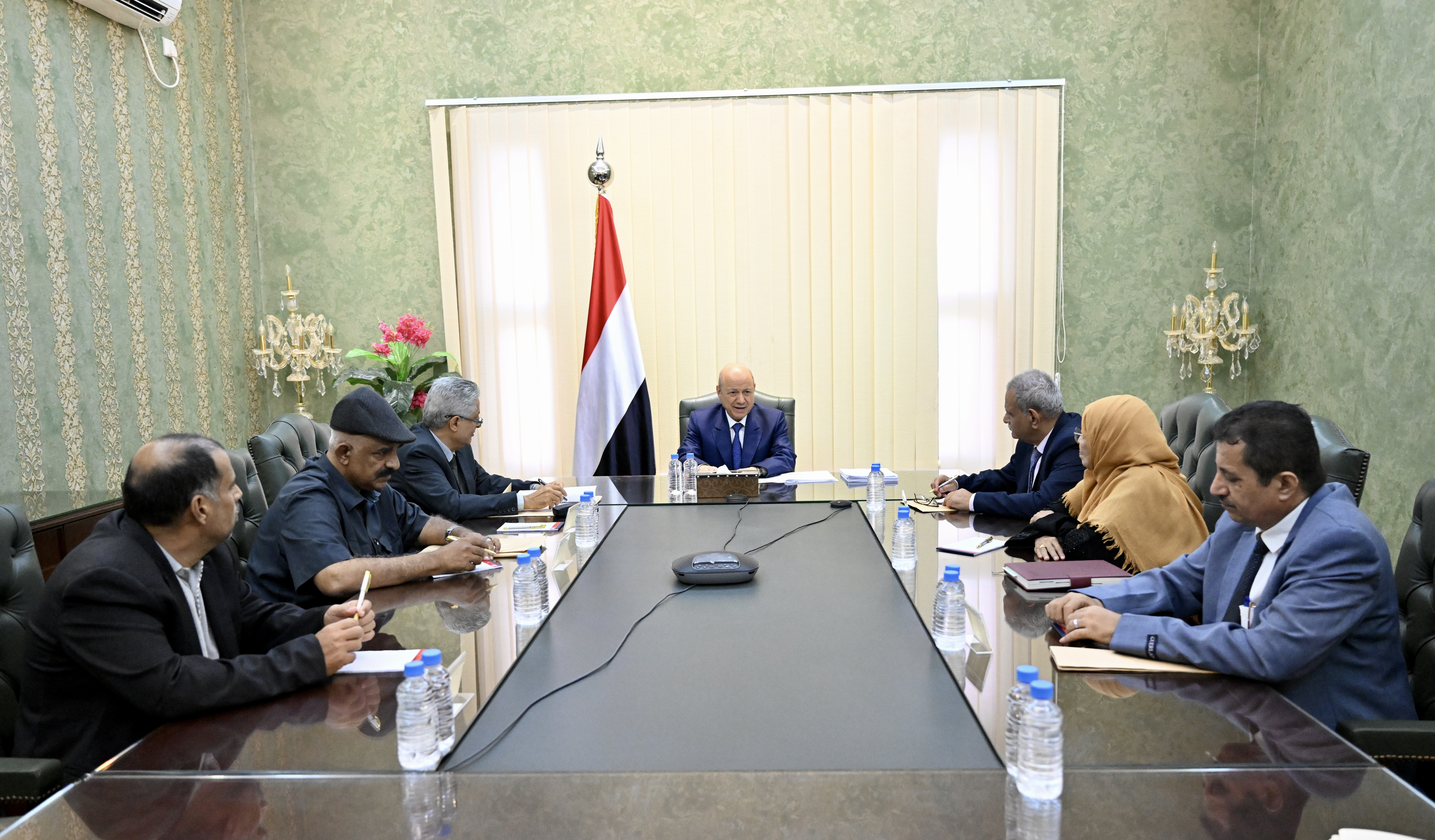 Chairman of the Presidential Leadership Council confirms: the Council and the Government ensure to present a comprehensive solution to the issues of kicked out employees 6 May 2023