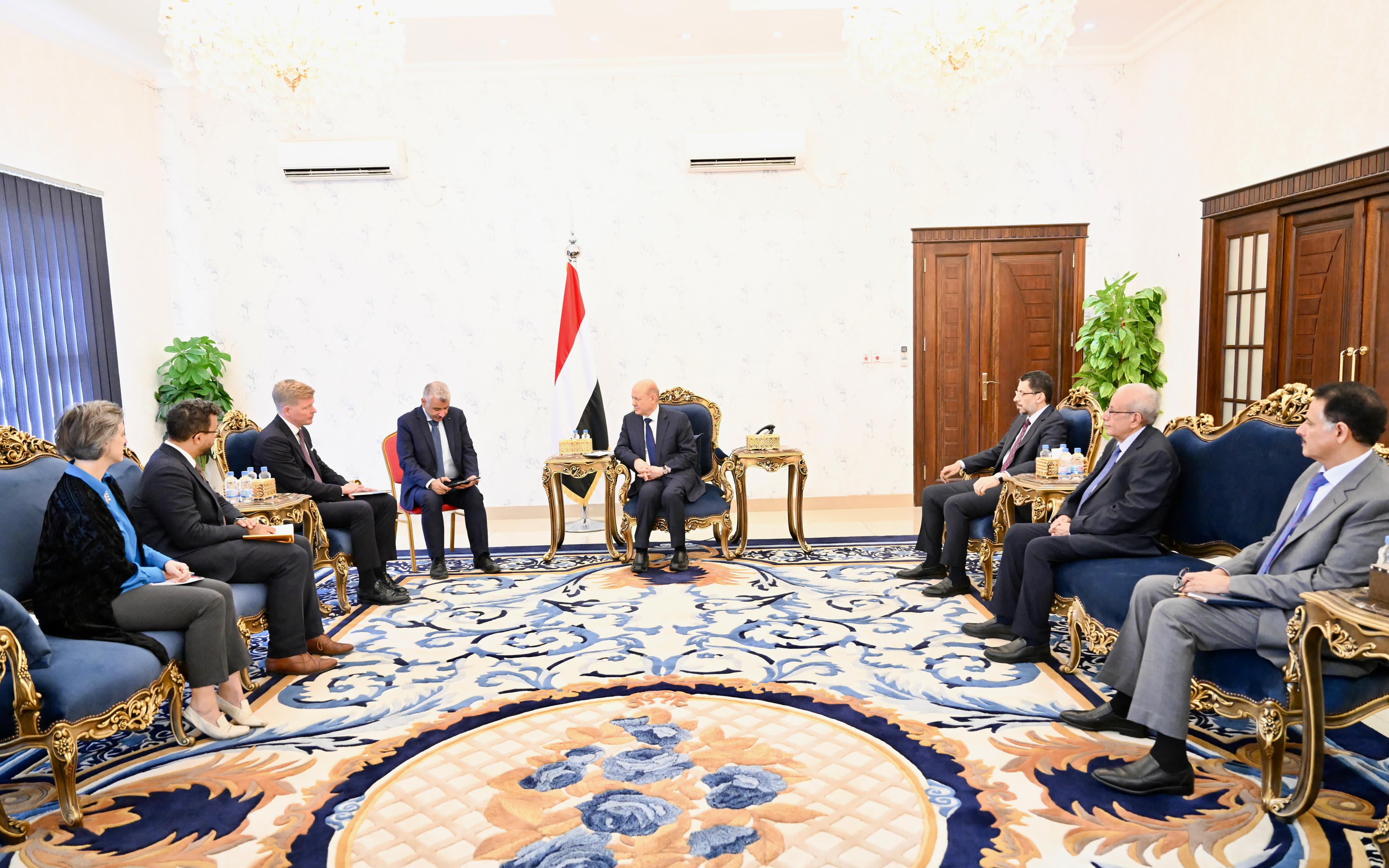 President Al-Alimi receives UN special envoy for Yemen