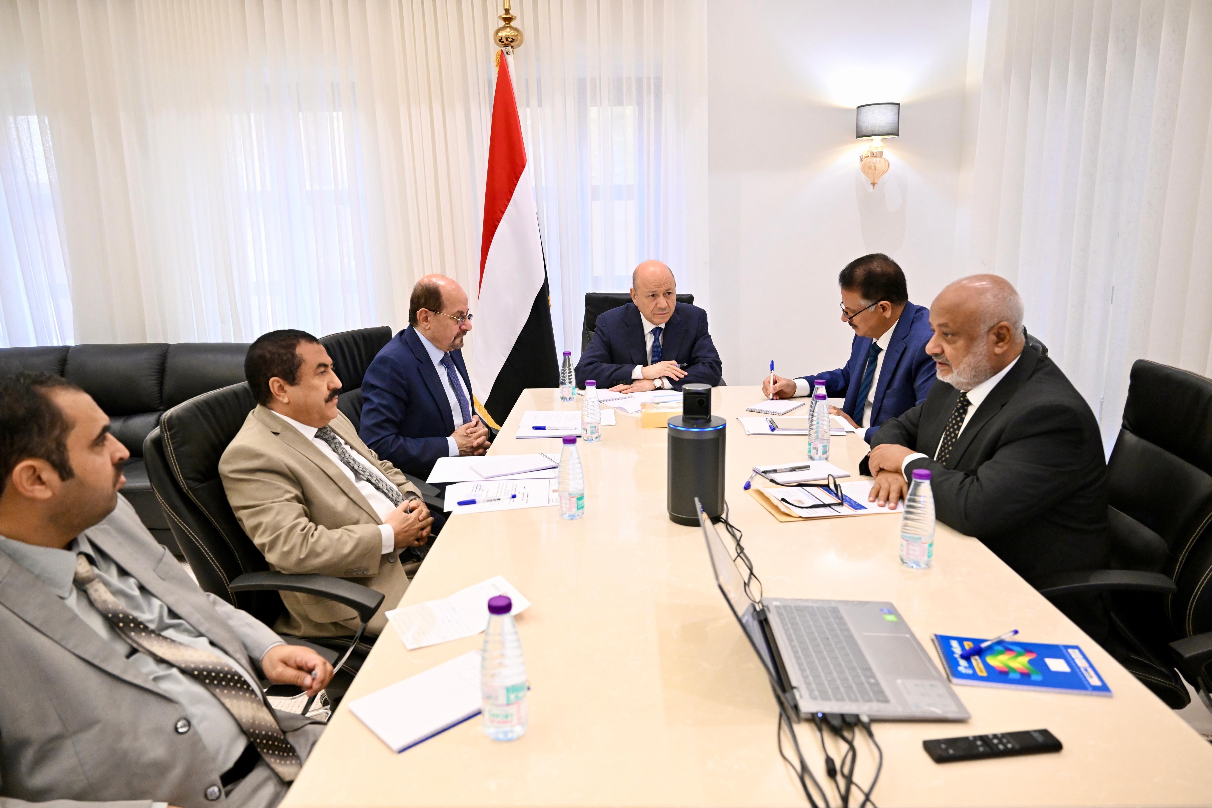 PRESIDENT Al-ALIMI AND MEMBER OF THE COUNCIL, TARIQ SALEH HOLD MEETING WITH GOVERNORS OF FLOODS AFFECTED GOVERNORATES