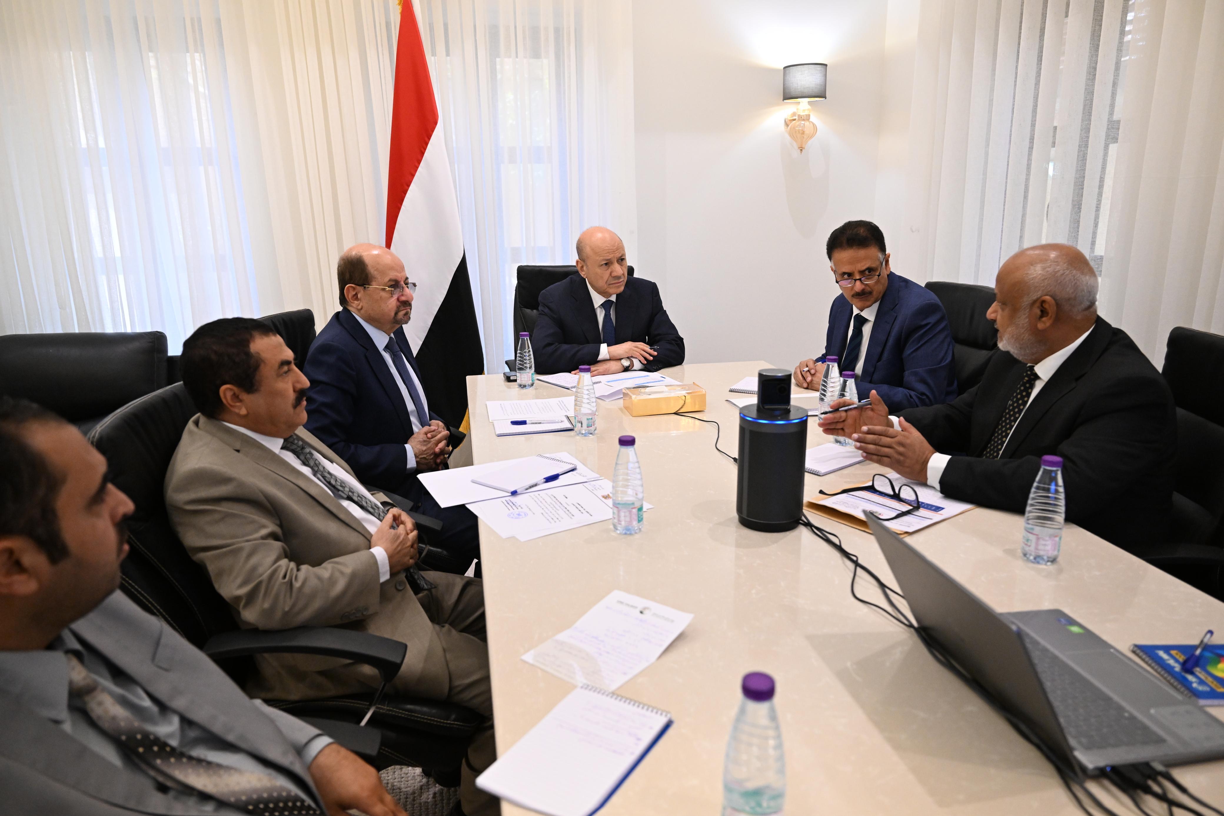 PRESIDENT Al-ALIMI AND MEMBER OF THE COUNCIL, TARIQ SALEH HOLD MEETING WITH GOVERNORS OF FLOODS AFFECTED GOVERNORATES