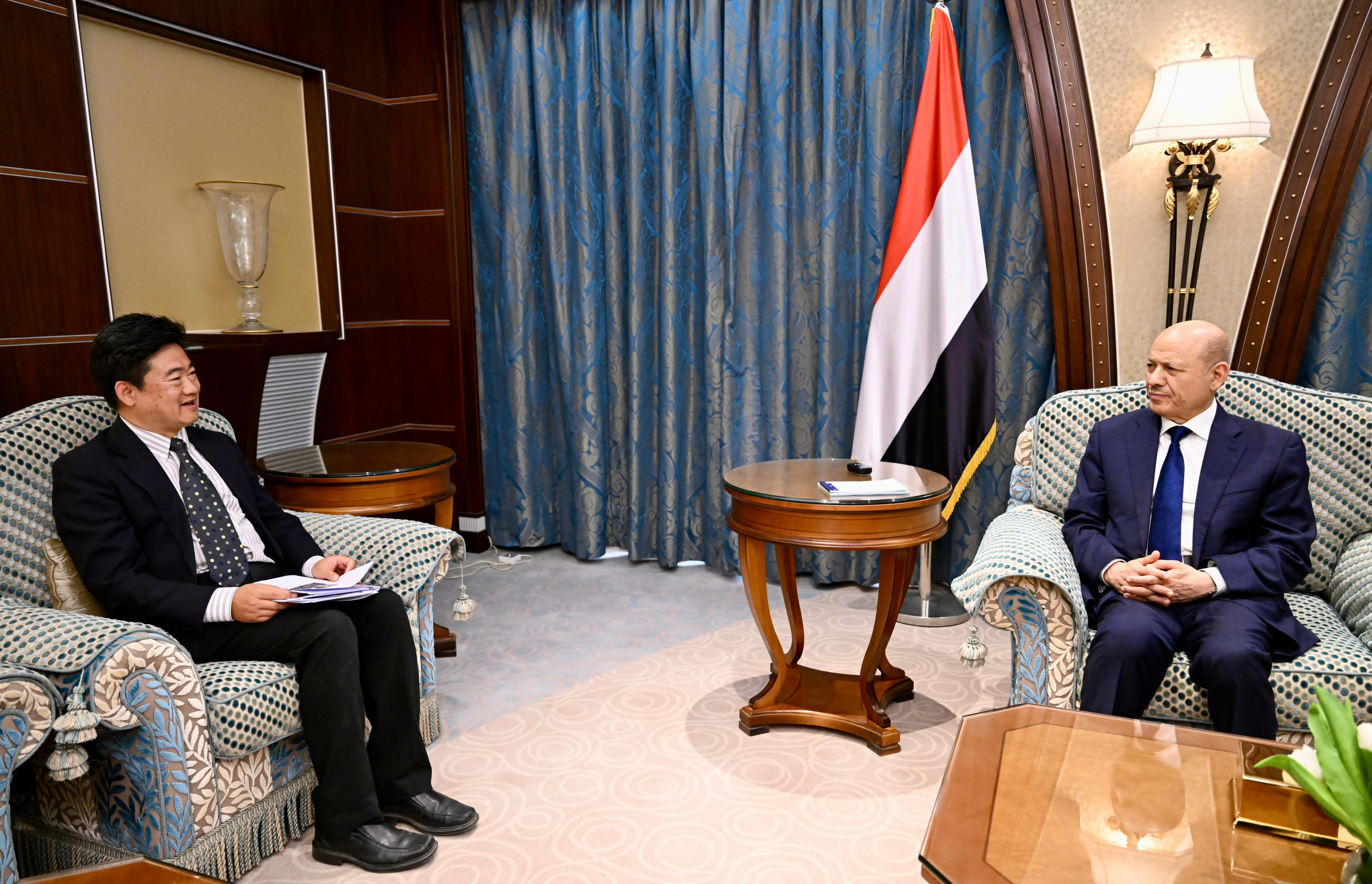 President Al-Alimi receives the Chargé d'Affairs of the Chinese Embassy