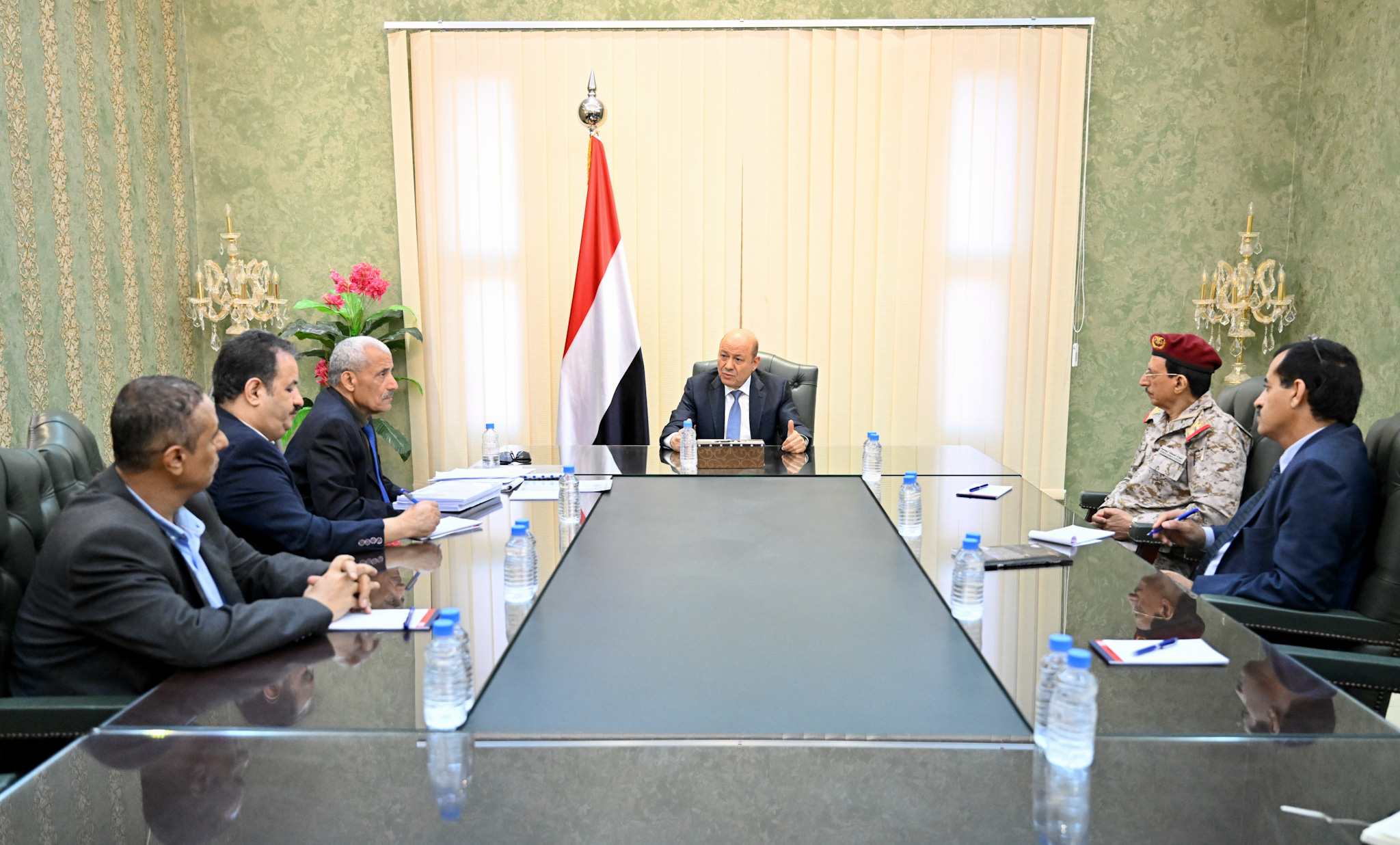 President Al- Alimi meets with joint military and security committee