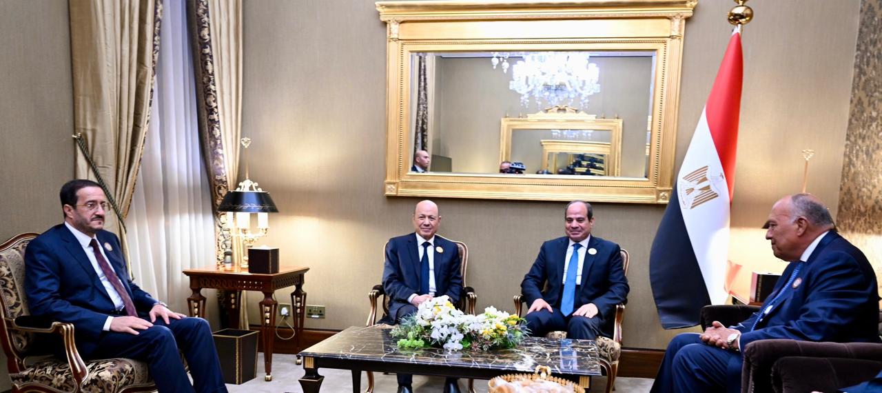 President Al-Alimi  and Egyptian President stress importance of collective cooperation to secure maritime navigation