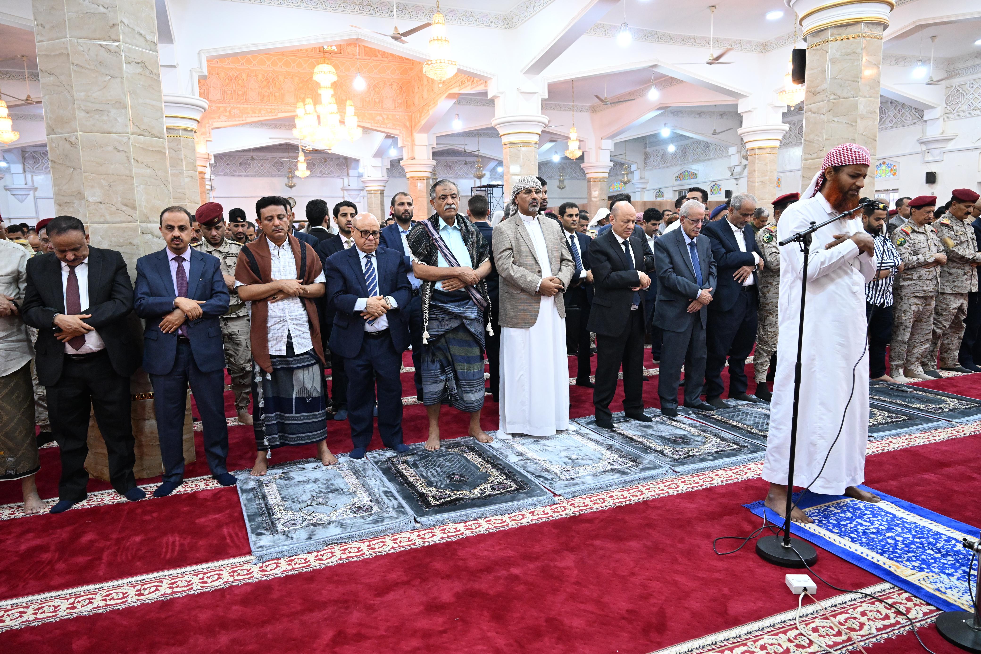 President AL-Alimi Along With Council Member, Aidarous AL-ZUBAIDI And Crowds Of Citizens Perform Eid AL-Adha Prayer 