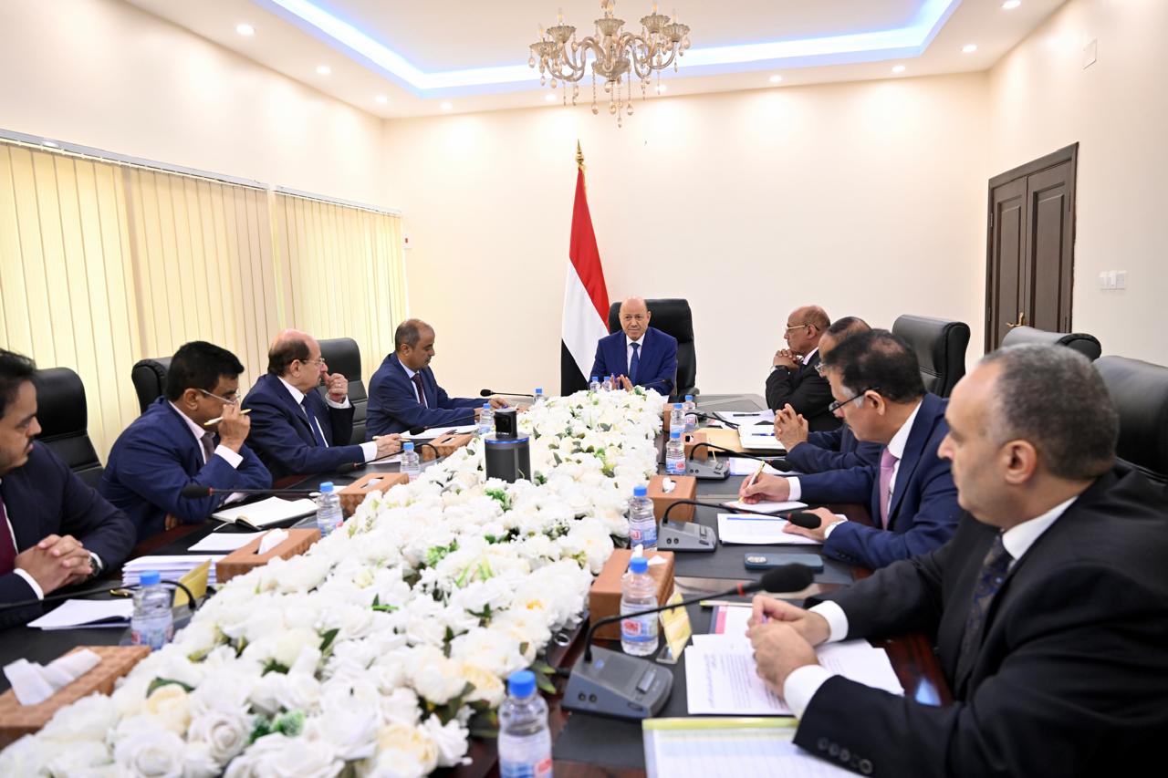 President Al-Alimi Meets with Crisis Management Committee
