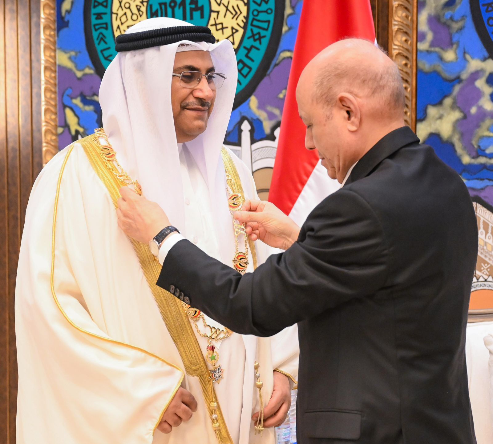 President Al-Alimi awards Arab Parliament Speaker Unity Medal of First Class