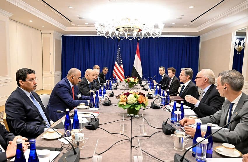 President of the Presidential Leadership Council discusses with the US Secretary of State bilateral relations and opportunities to revive peace in Yemen