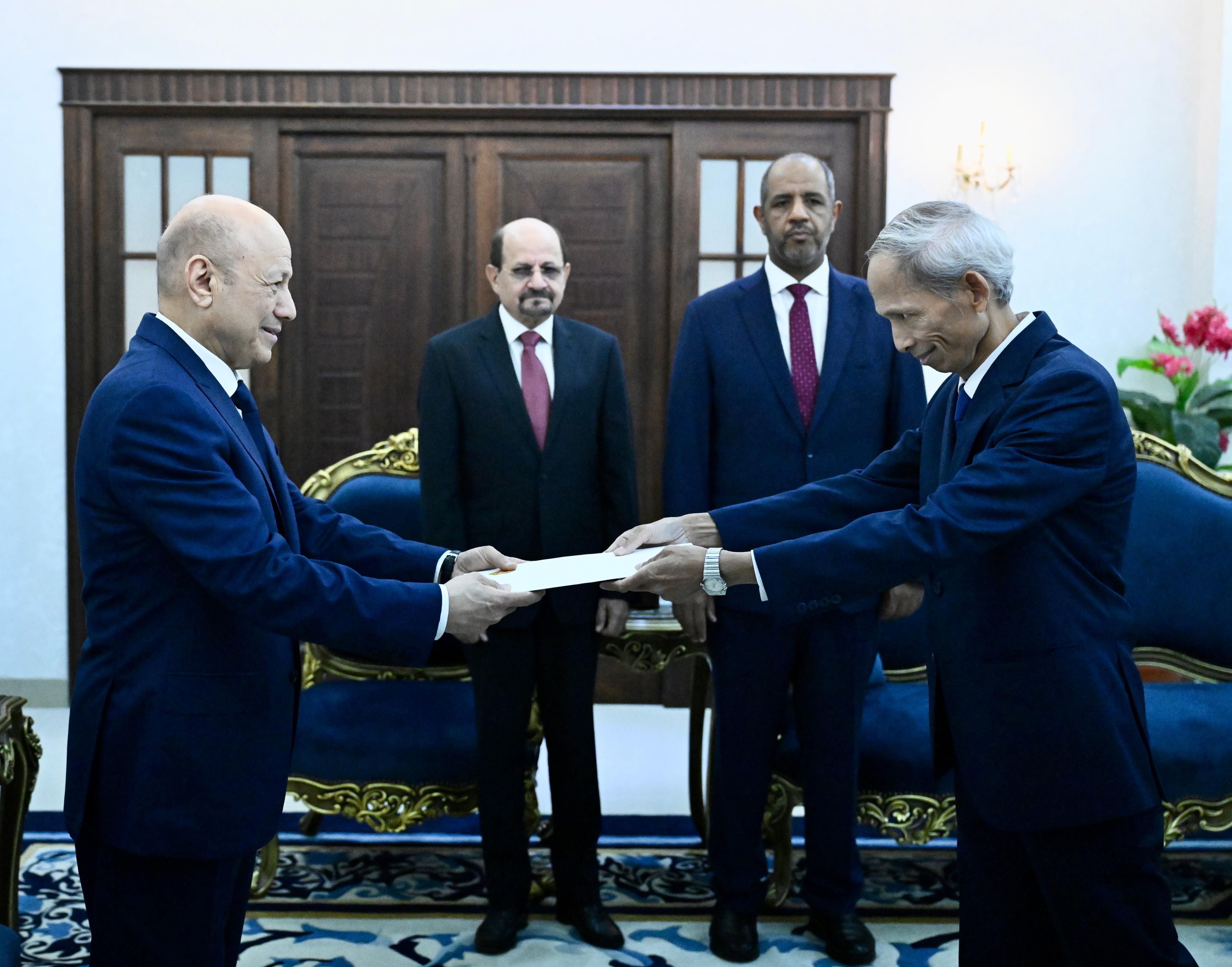 President Al-Alimi receives credentials of number of Asian, African and European ambassadors to Yemen