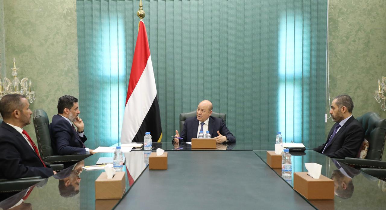 President Al-Alimi Meets with Prime Minister, Head of Economic Team, and Deputy Head  