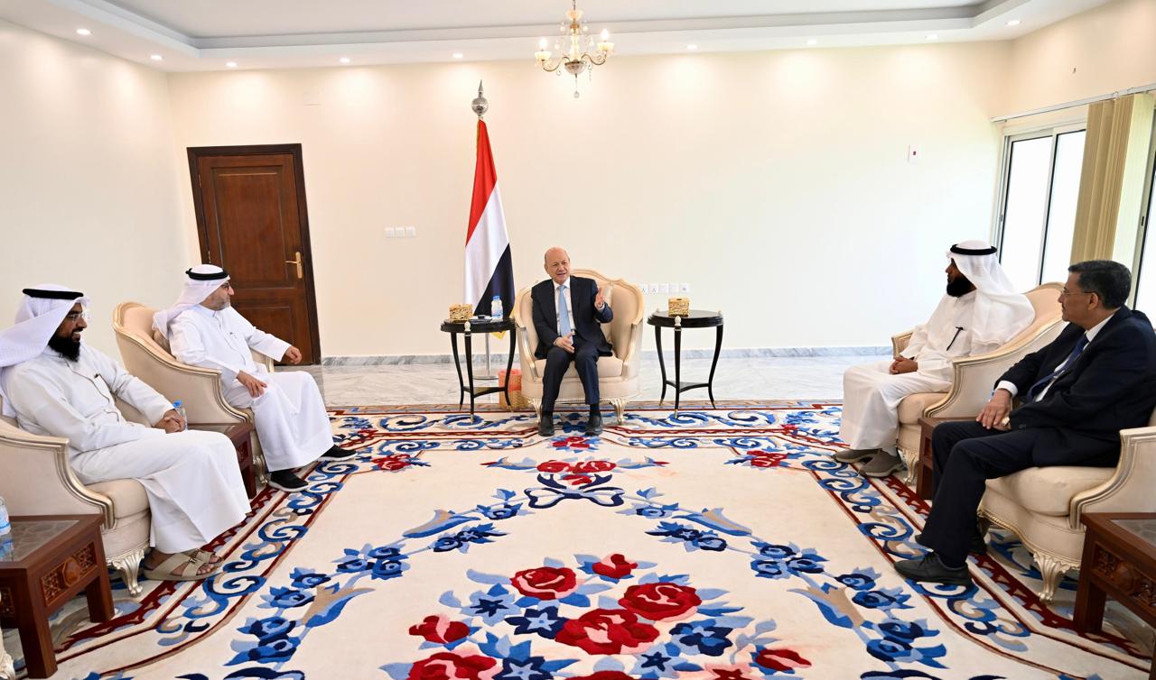 President Al-Alimi praises role of Kuwait and its charitable institutions in alleviating suffering of Yemenis 