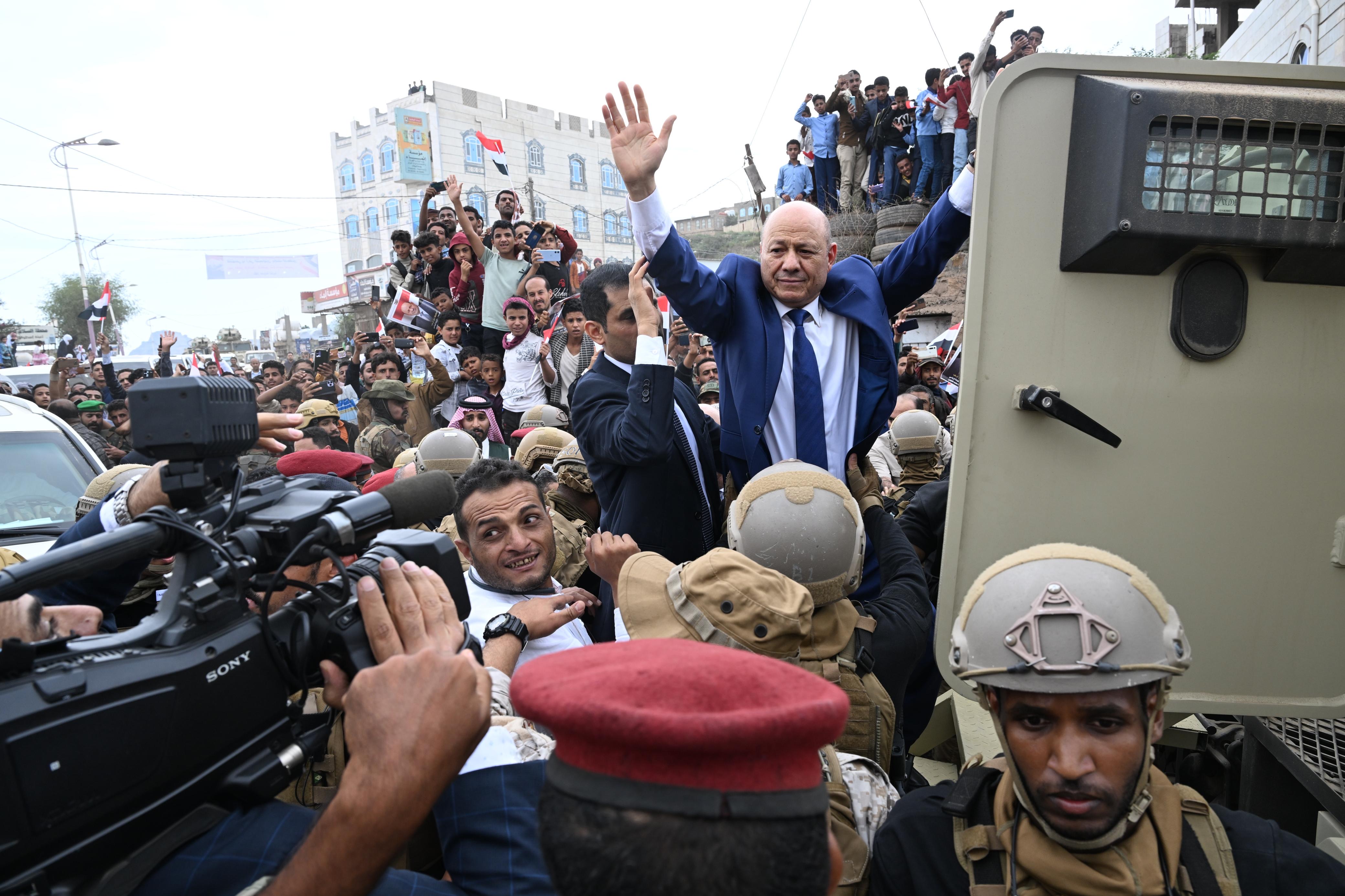 The popular reception of His Excellency President Al-Alimi during his visit to Taiz Governorate(1)