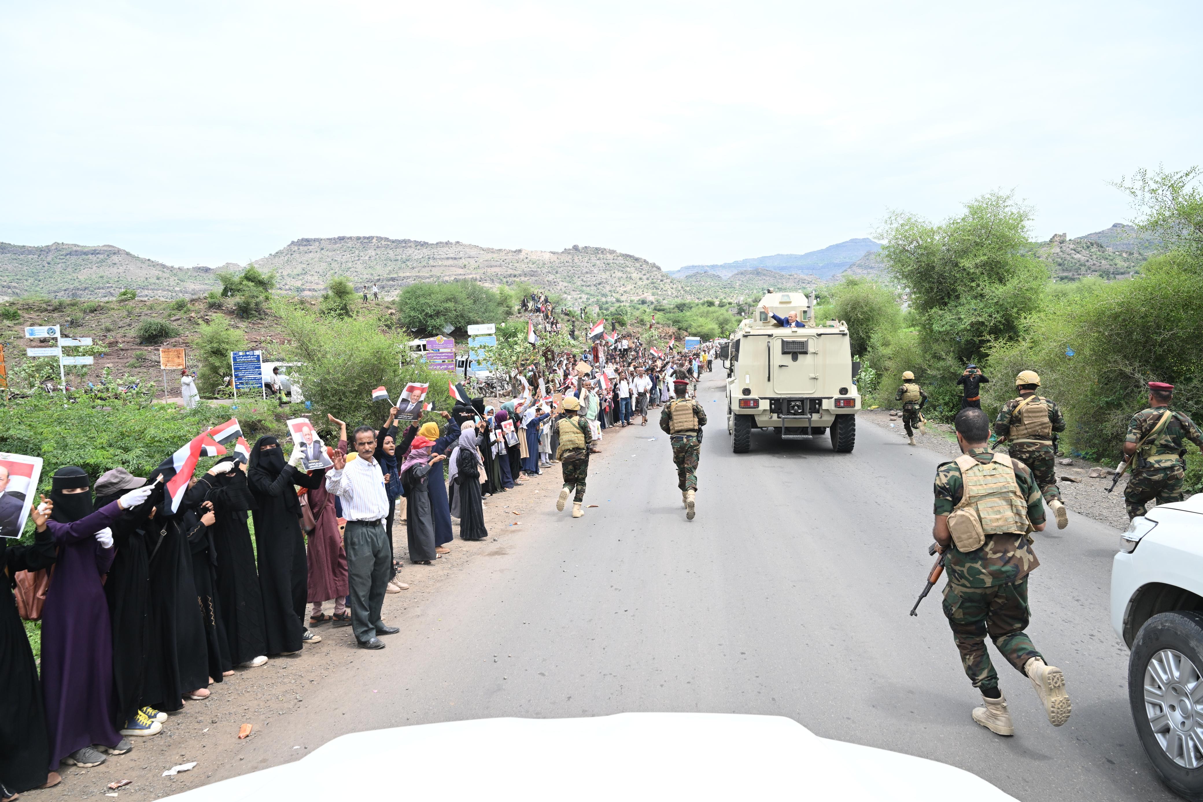 The popular reception of His Excellency President Al-Alimi during his visit to Taiz Governorate(1)