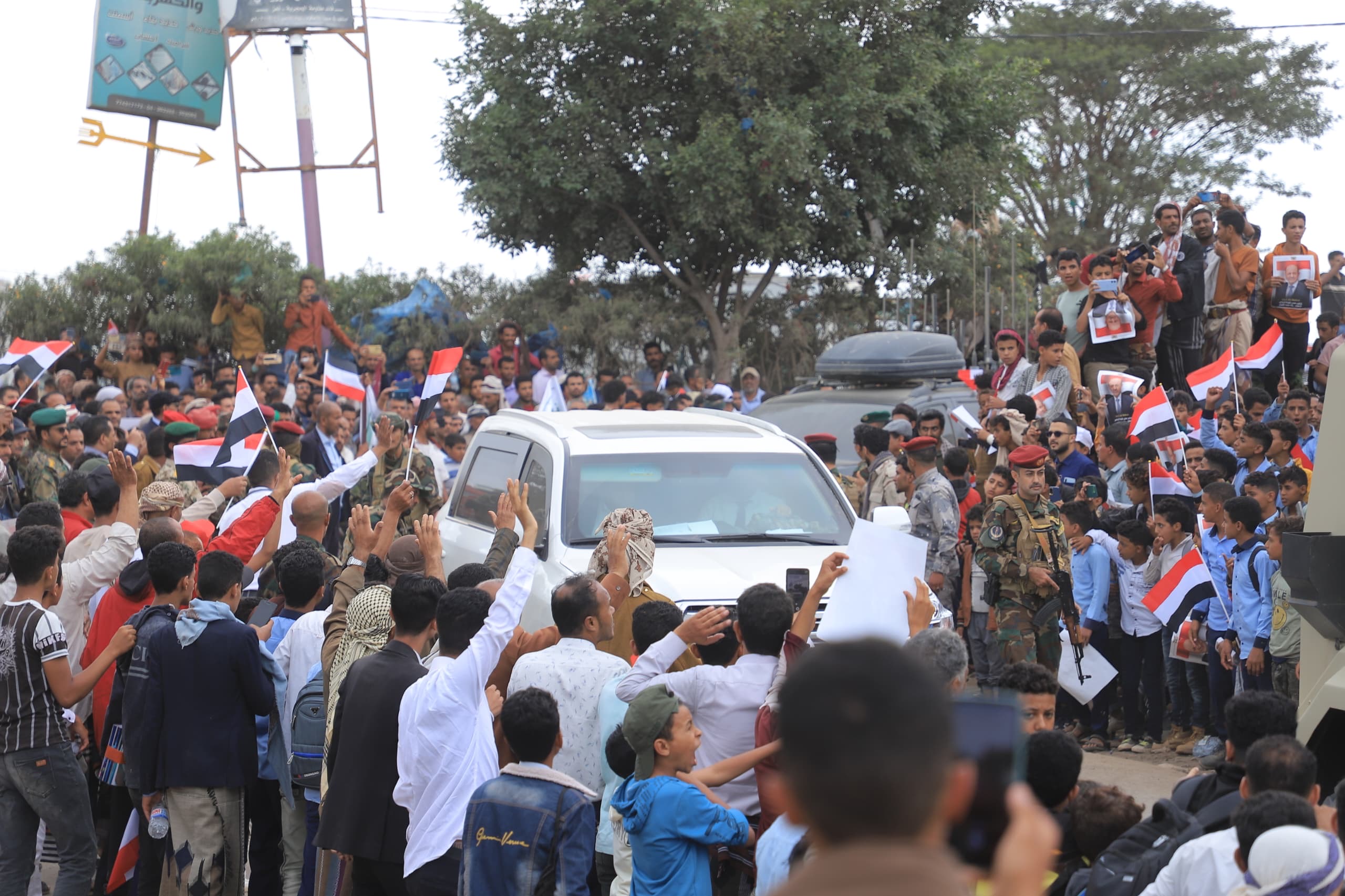 The popular reception of His Excellency President Al-Alimi during his visit to Taiz Governorate(3)