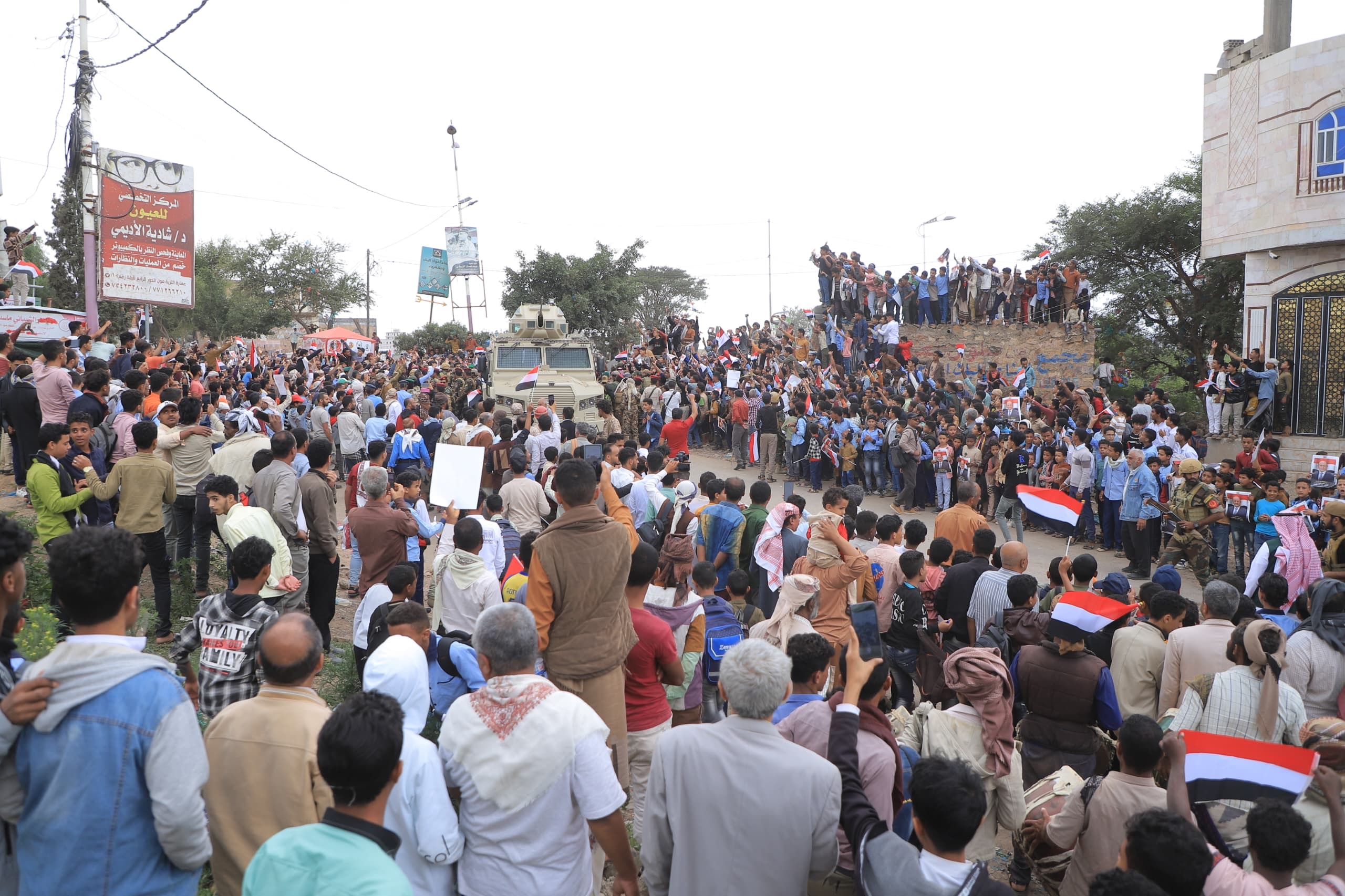 The popular reception of His Excellency President Al-Alimi during his visit to Taiz Governorate(3)