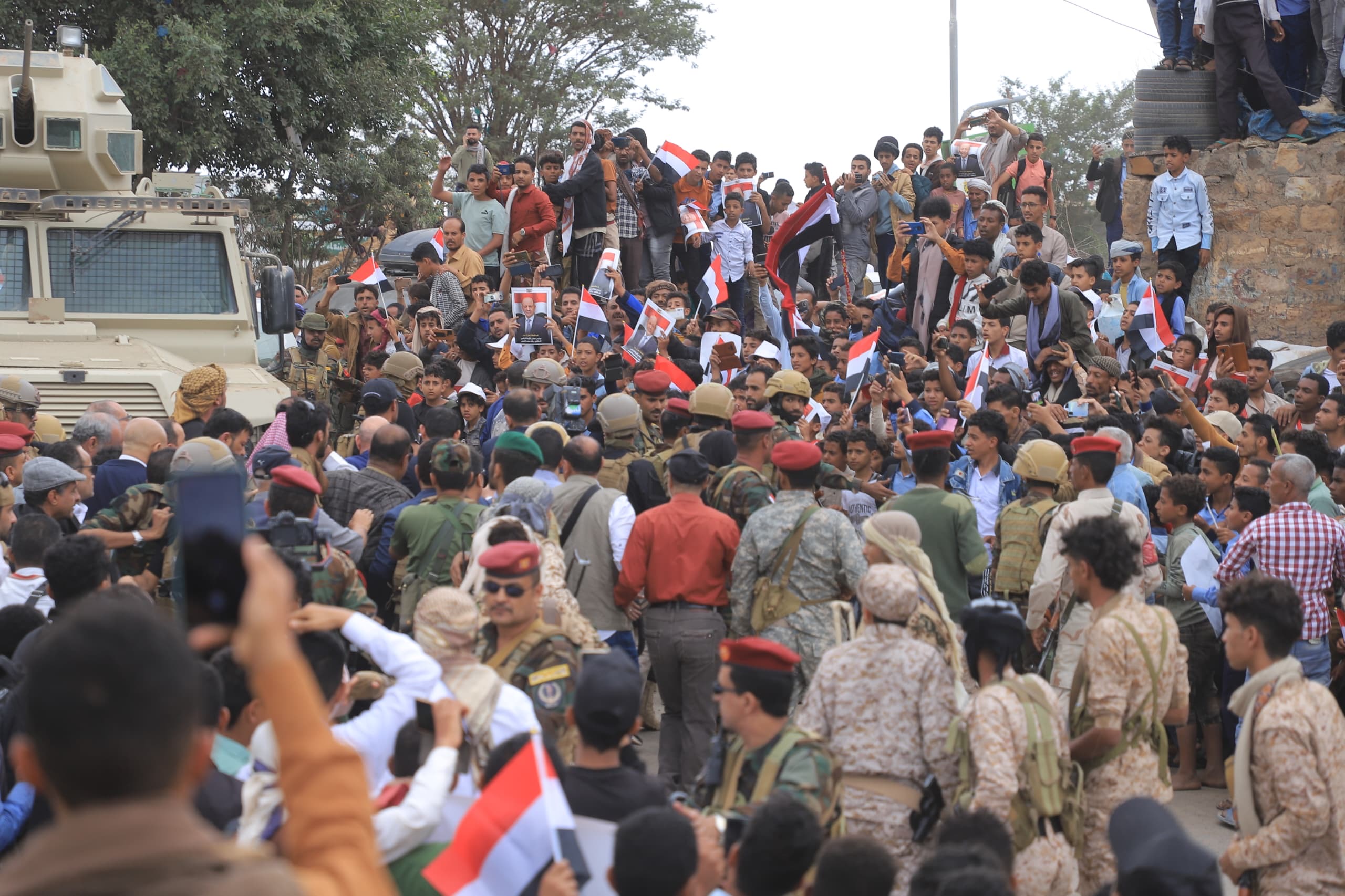 The popular reception of His Excellency President Al-Alimi during his visit to Taiz Governorate(3)