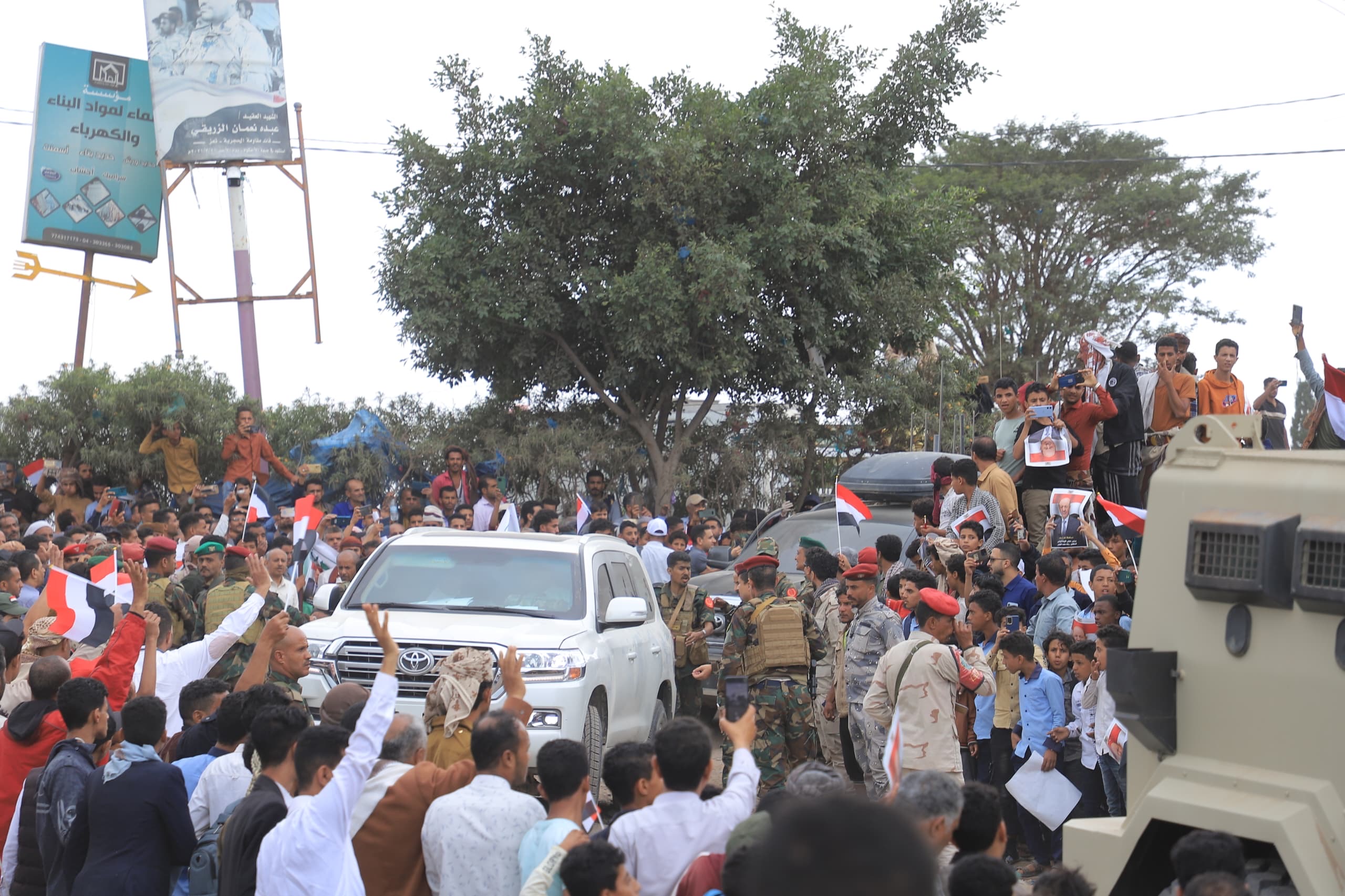 The popular reception of His Excellency President Al-Alimi during his visit to Taiz Governorate(3)