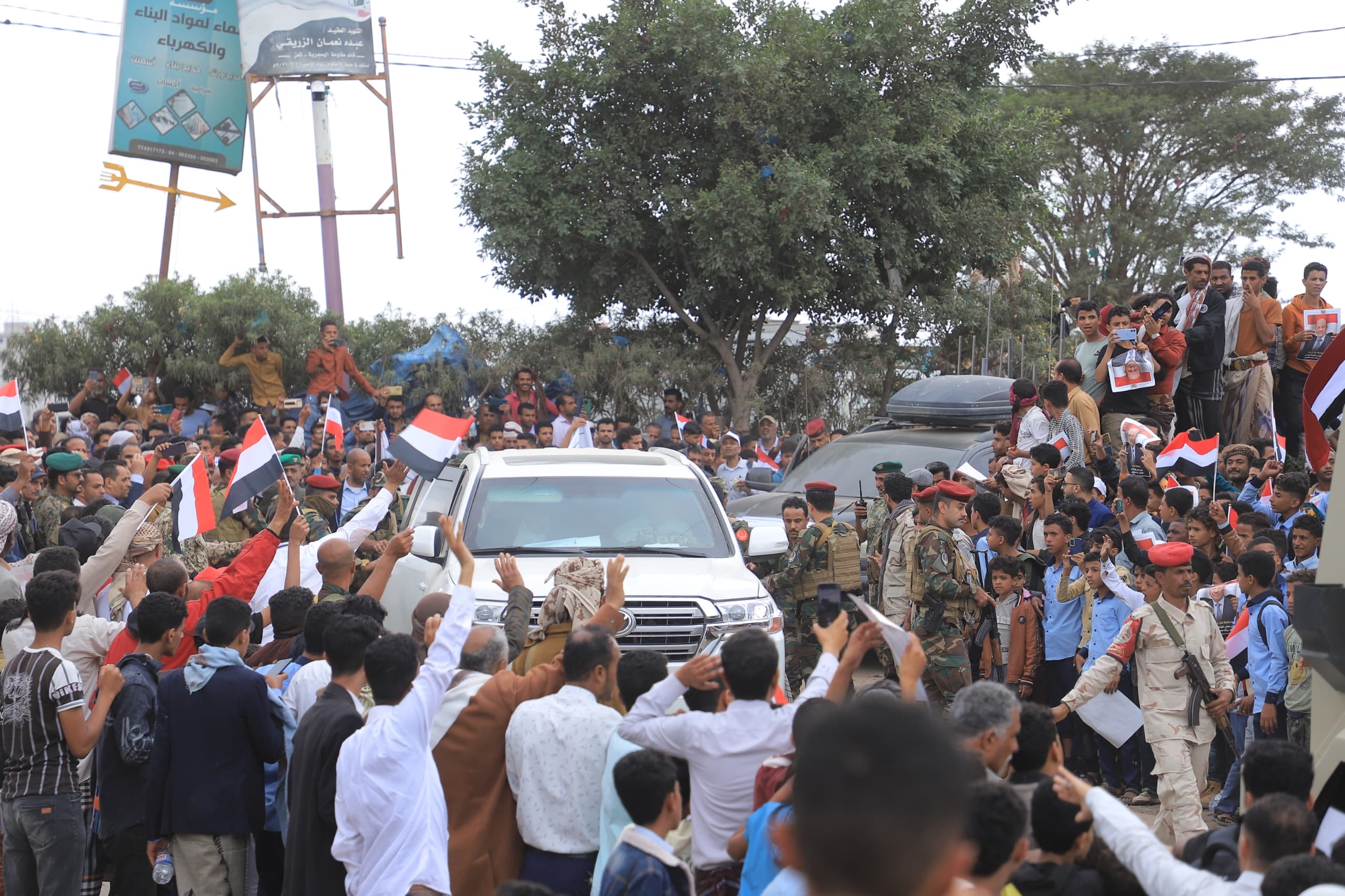 The popular reception of His Excellency President Al-Alimi during his visit to Taiz Governorate(3)