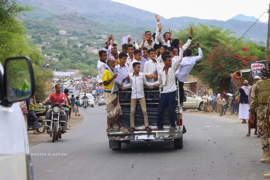 The popular reception of His Excellency President Al-Alimi during his visit to Taiz Governorate(3)