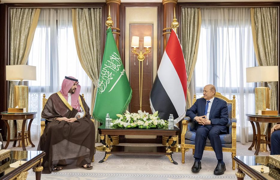 President Al-Alimi receives Saudi Minister of Defense