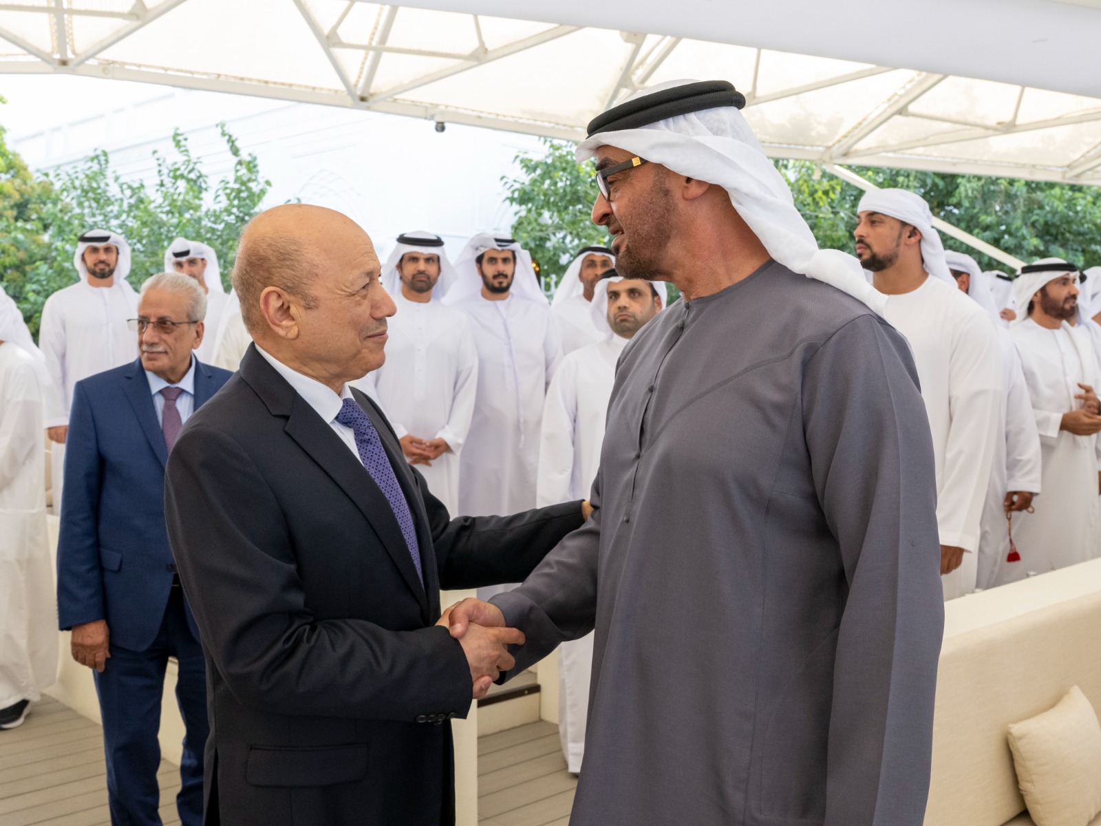 President al-Alimi discusses with UAE President ‏bilateral relations and latest developments in Yemen